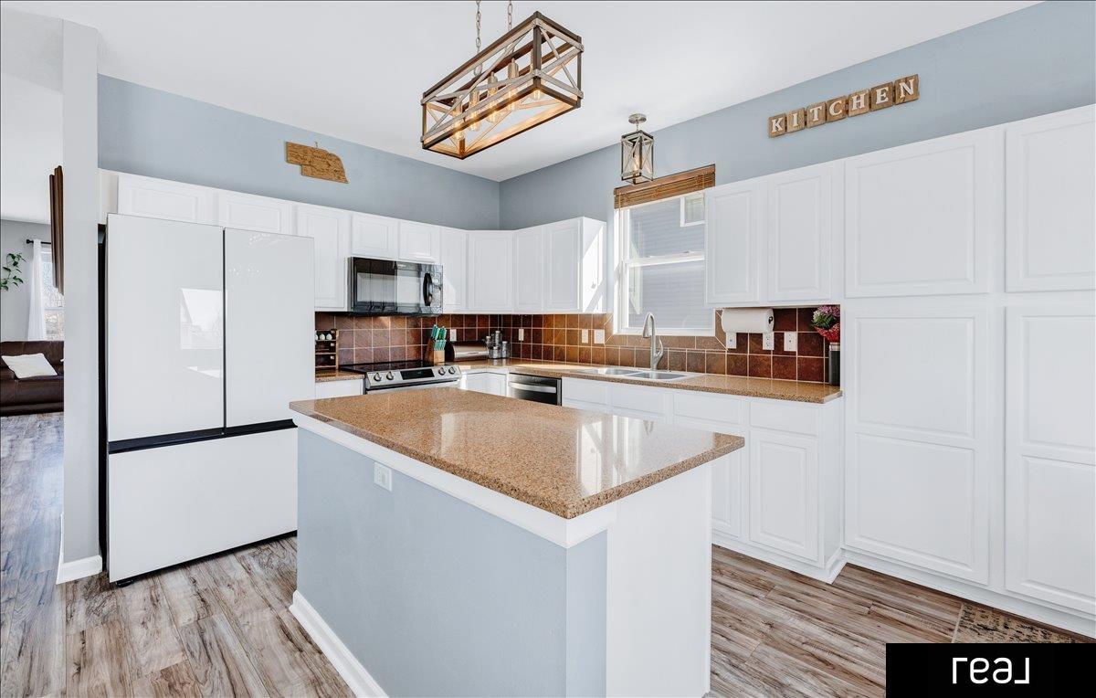 Papillion, Nebraska 68046, United States, 4 Bedrooms Bedrooms, ,4 BathroomsBathrooms,Residential,Pending,286