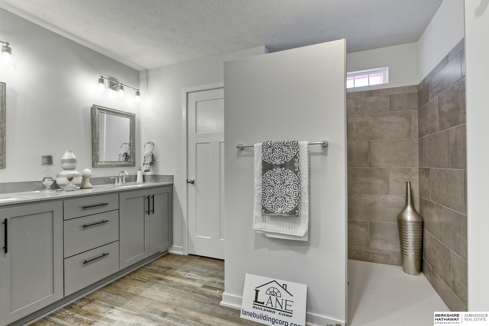 Papillion, Nebraska 68138, United States, 4 Bedrooms Bedrooms, ,3 BathroomsBathrooms,Residential,Active,29085