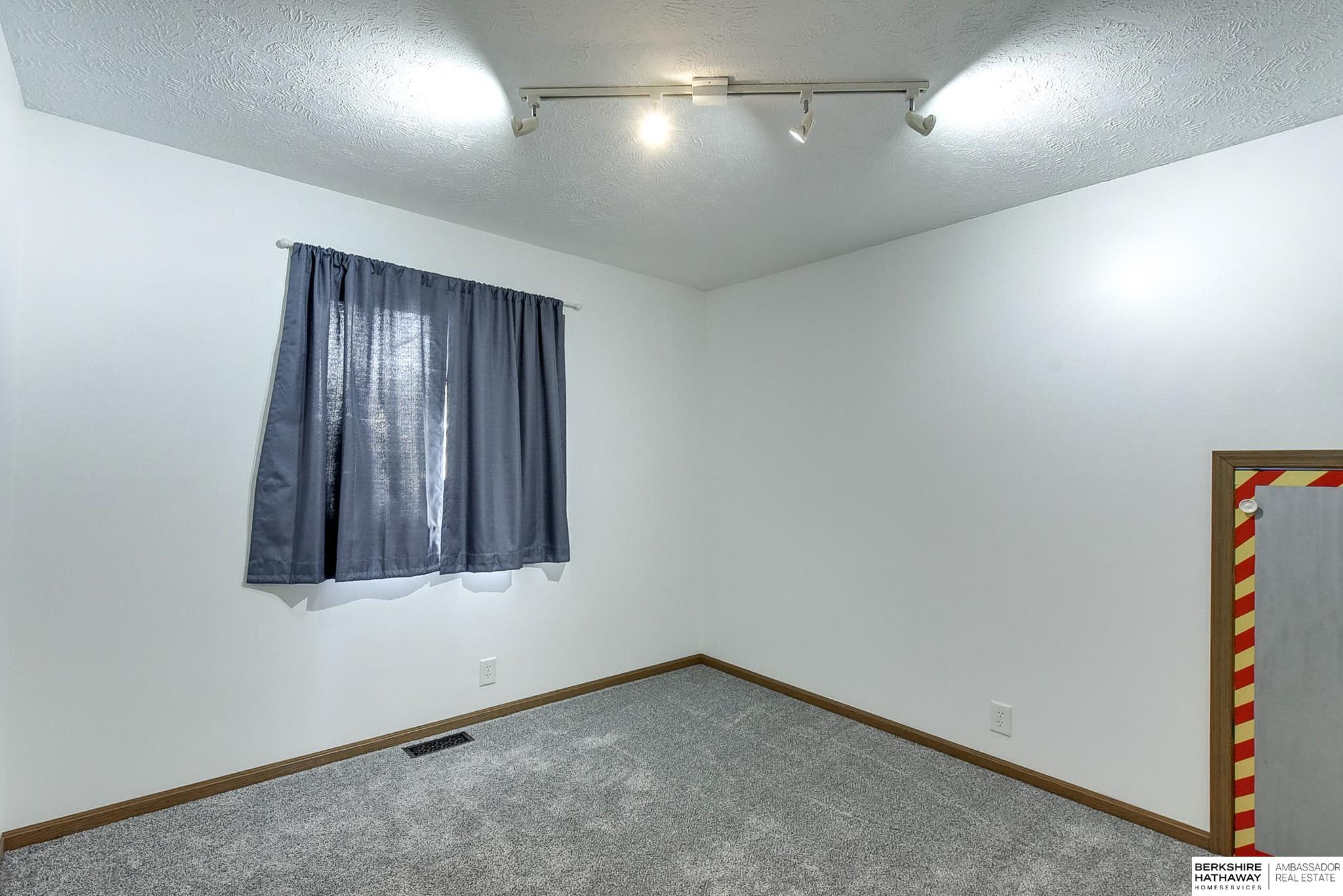 Bellevue, Nebraska 68123, United States, 3 Bedrooms Bedrooms, ,3 BathroomsBathrooms,Residential,Pending,24827