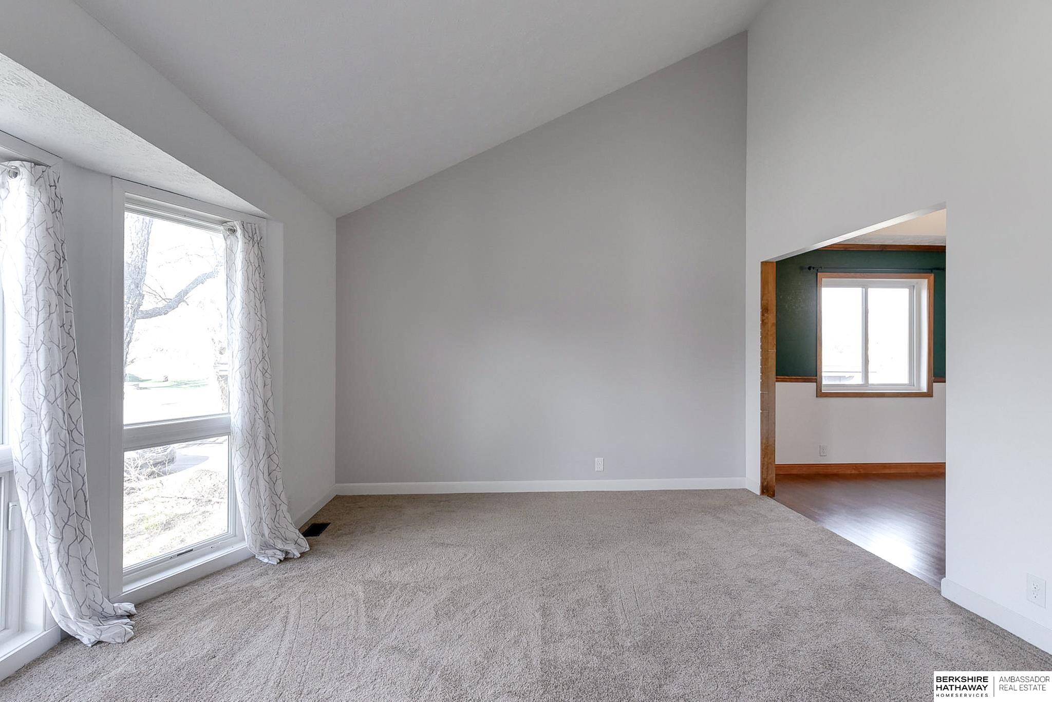 Bellevue, Nebraska 68123, United States, 3 Bedrooms Bedrooms, ,3 BathroomsBathrooms,Residential,Pending,24827