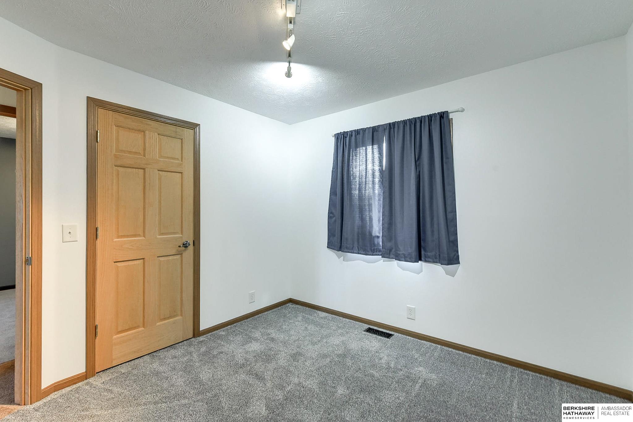 Bellevue, Nebraska 68123, United States, 3 Bedrooms Bedrooms, ,3 BathroomsBathrooms,Residential,Pending,24827