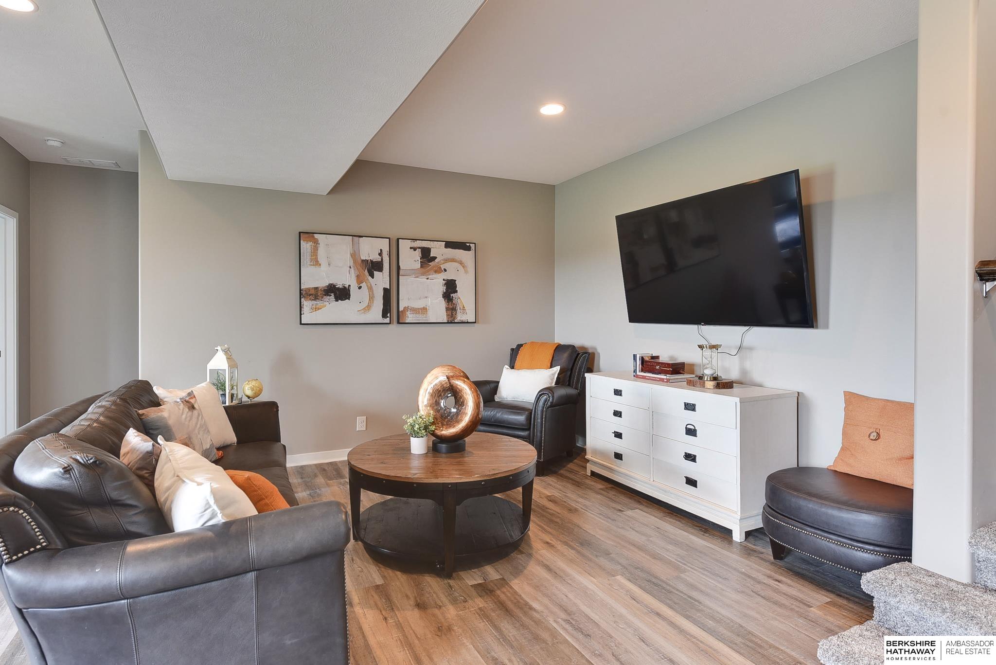 Valley, Nebraska 68064, United States, 5 Bedrooms Bedrooms, ,3 BathroomsBathrooms,Residential,Active,108034