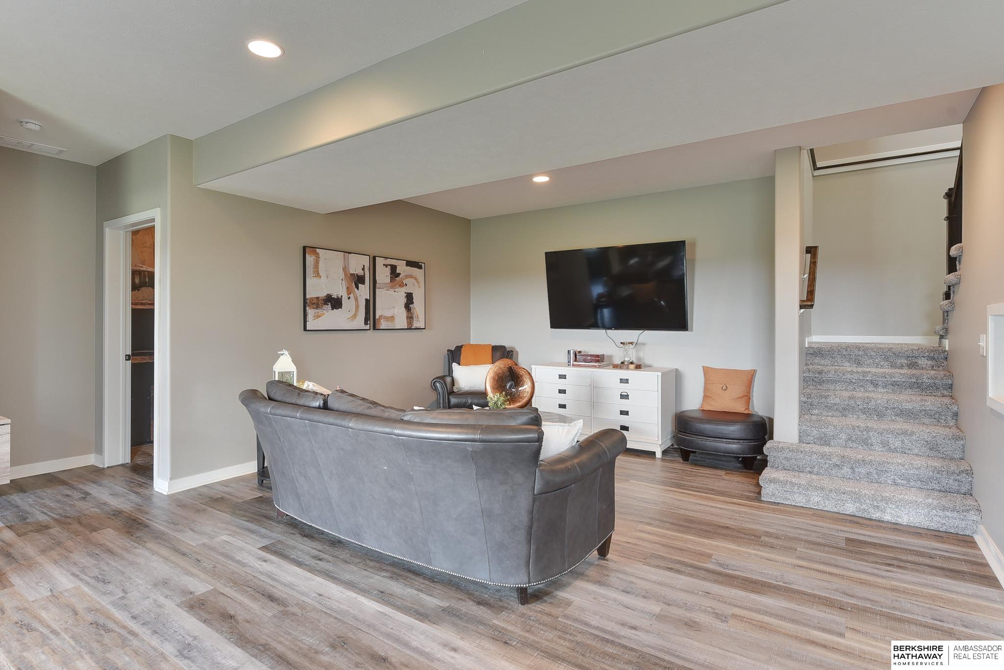 Valley, Nebraska 68064, United States, 5 Bedrooms Bedrooms, ,3 BathroomsBathrooms,Residential,Active,108034