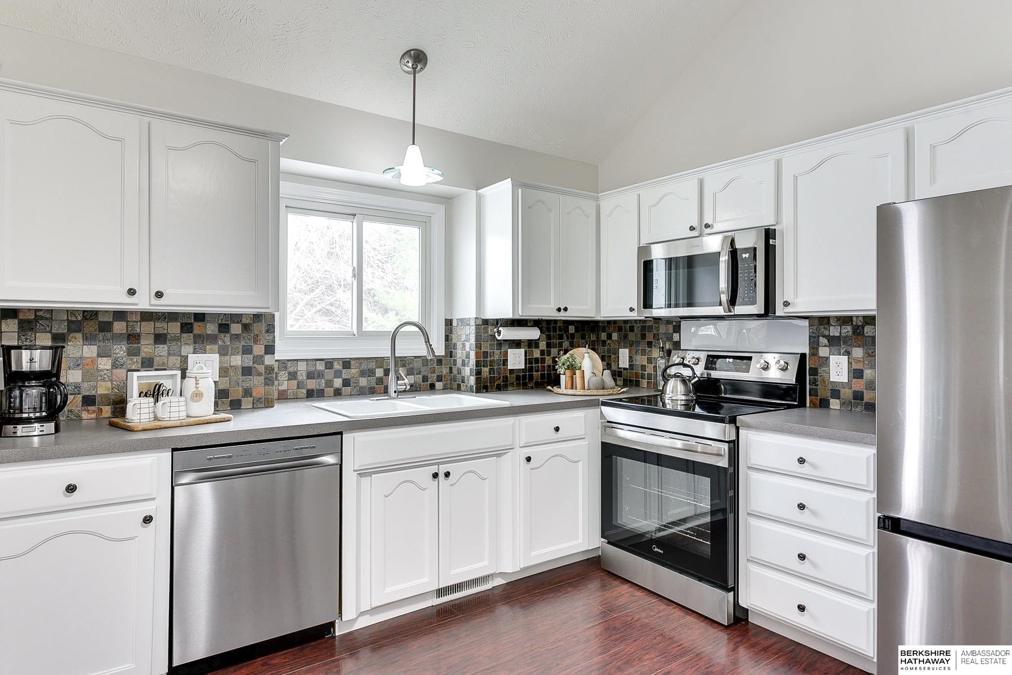 Omaha, Nebraska 68164, United States, 3 Bedrooms Bedrooms, ,3 BathroomsBathrooms,Residential,Pending,84659