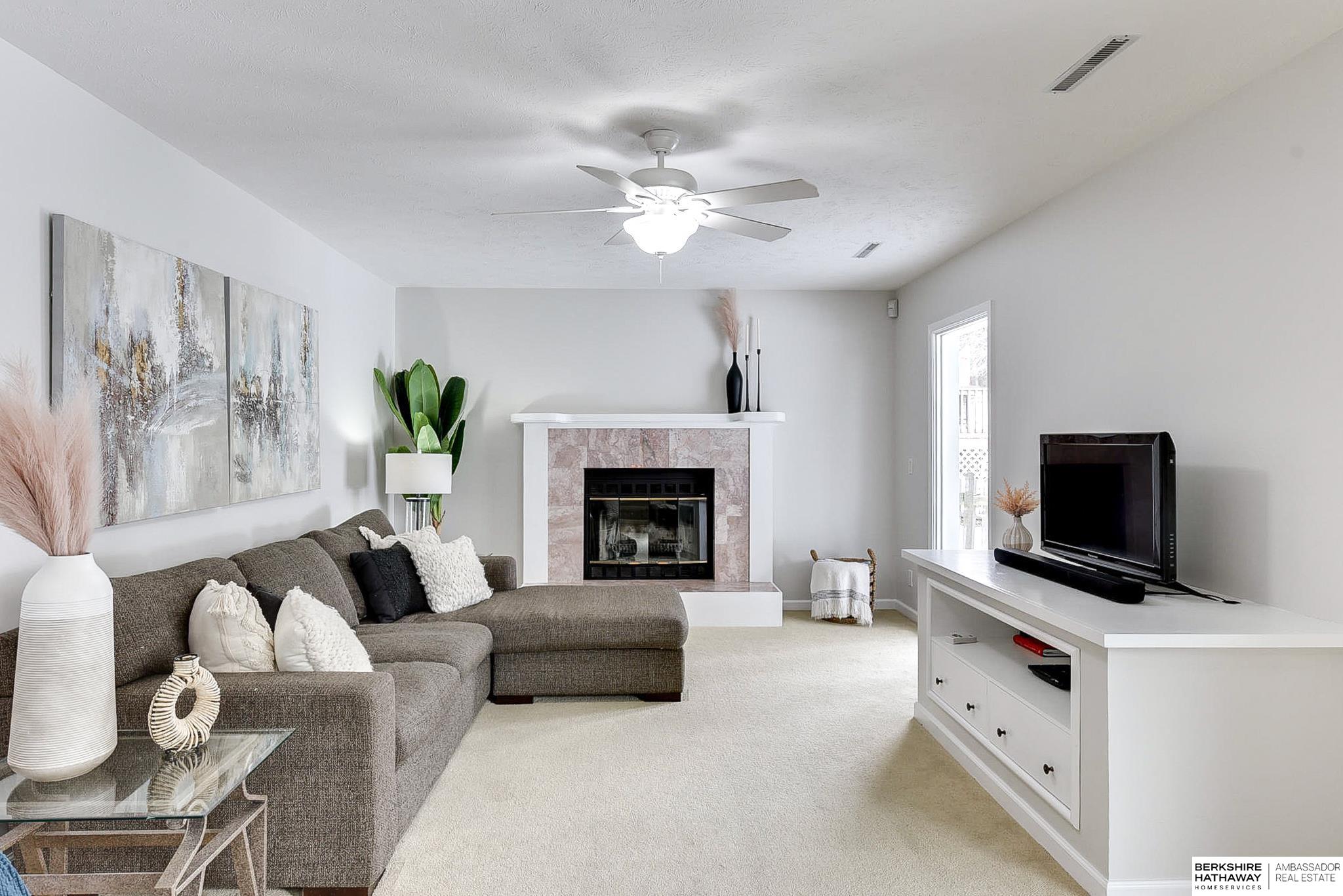 Omaha, Nebraska 68164, United States, 3 Bedrooms Bedrooms, ,3 BathroomsBathrooms,Residential,Pending,84659