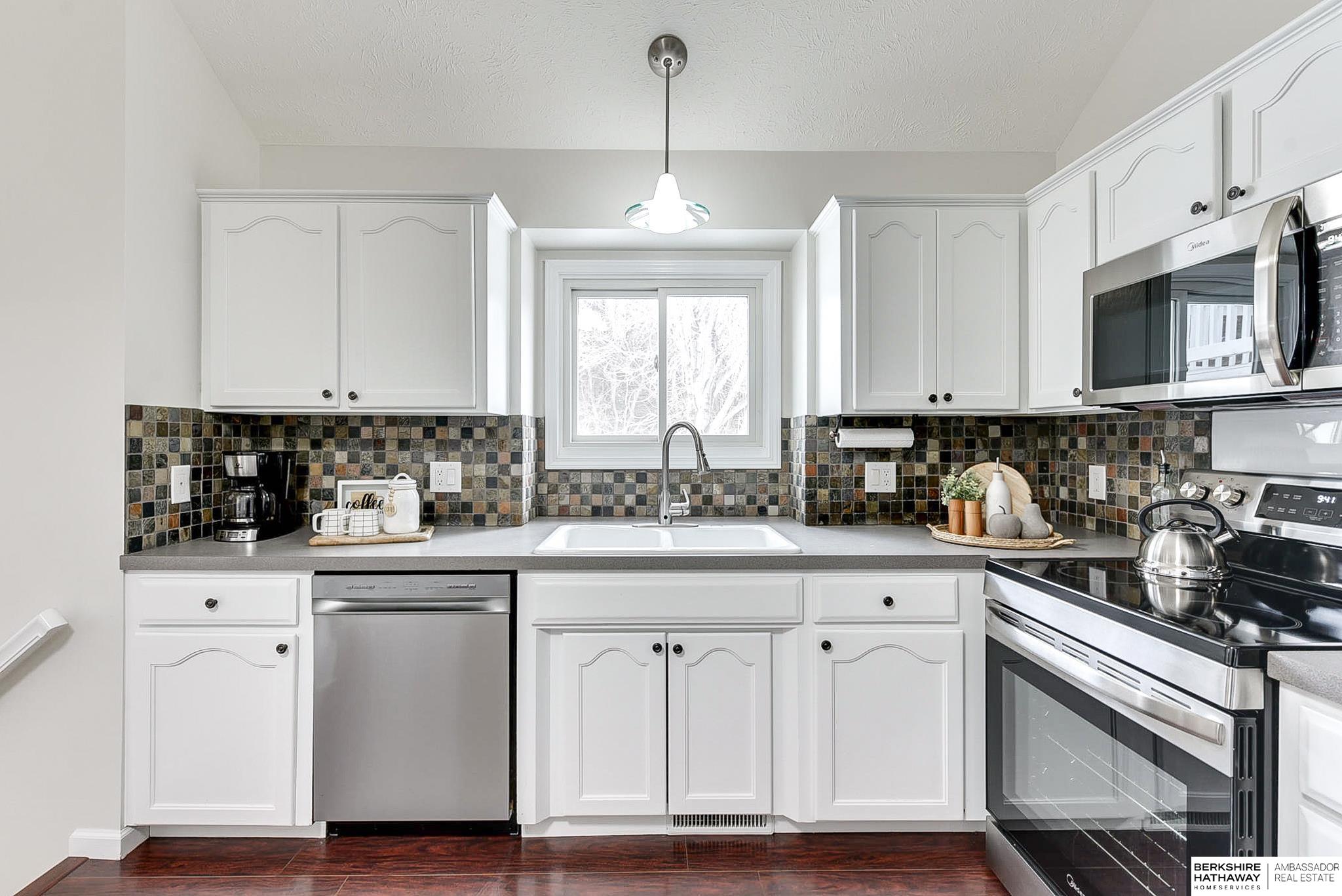 Omaha, Nebraska 68164, United States, 3 Bedrooms Bedrooms, ,3 BathroomsBathrooms,Residential,Pending,84659