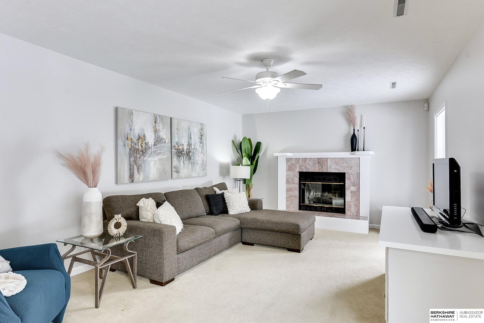 Omaha, Nebraska 68164, United States, 3 Bedrooms Bedrooms, ,3 BathroomsBathrooms,Residential,Pending,84659