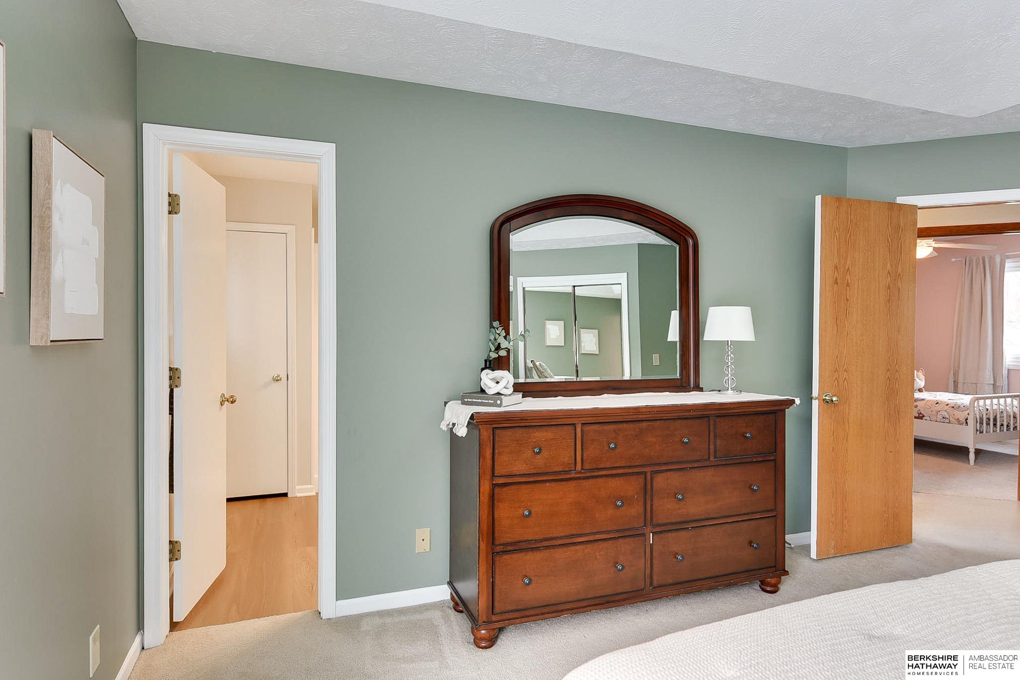 Omaha, Nebraska 68164, United States, 3 Bedrooms Bedrooms, ,3 BathroomsBathrooms,Residential,Pending,84659