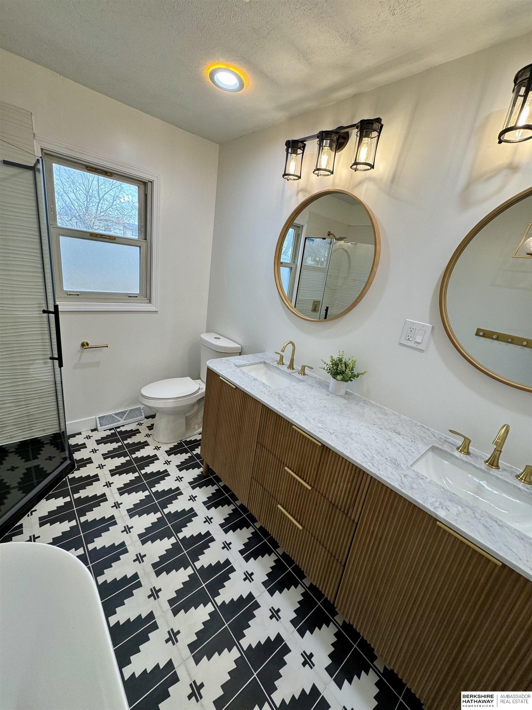 Tecumseh, Nebraska 68450, United States, 4 Bedrooms Bedrooms, ,2 BathroomsBathrooms,Residential,Pending,99822