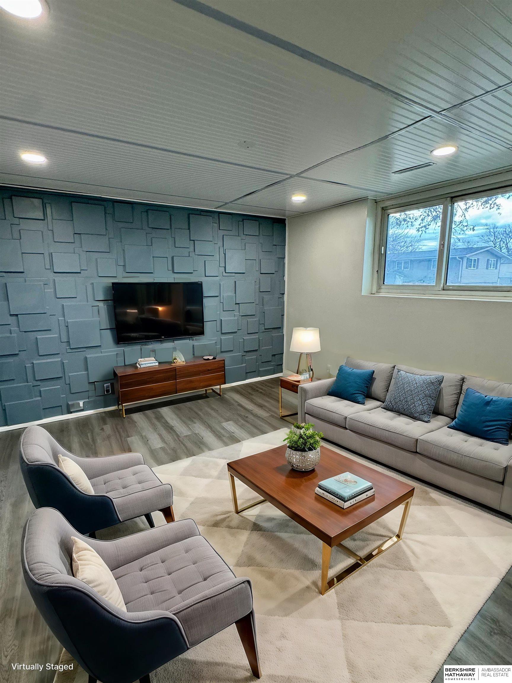 Tecumseh, Nebraska 68450, United States, 4 Bedrooms Bedrooms, ,2 BathroomsBathrooms,Residential,Pending,99822