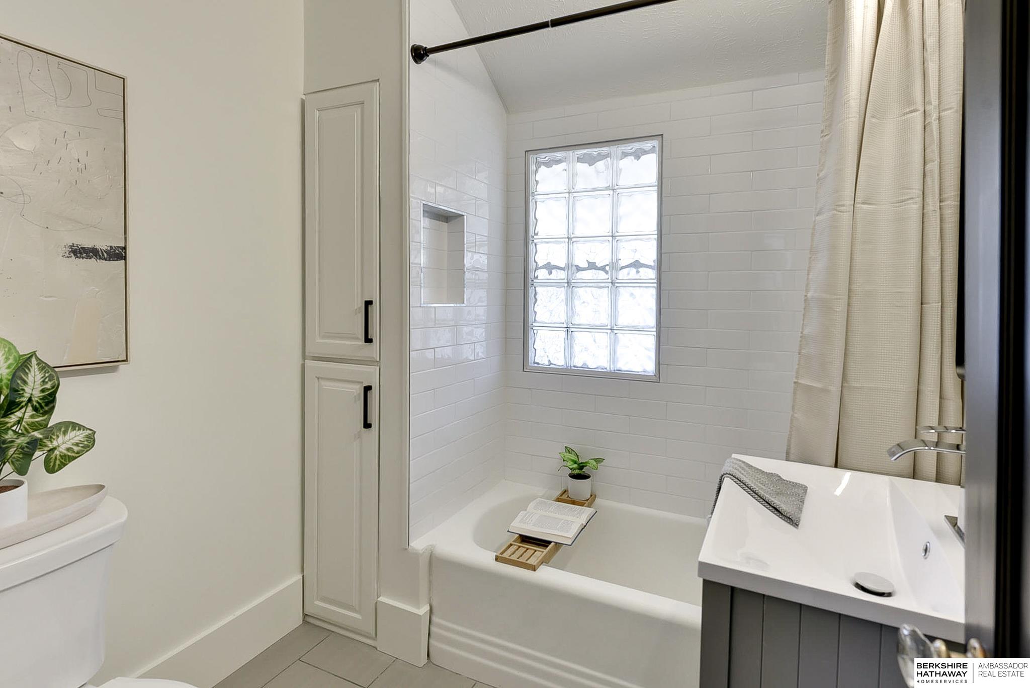 Omaha, Nebraska 68132, United States, 3 Bedrooms Bedrooms, ,3 BathroomsBathrooms,Residential,Active,79761