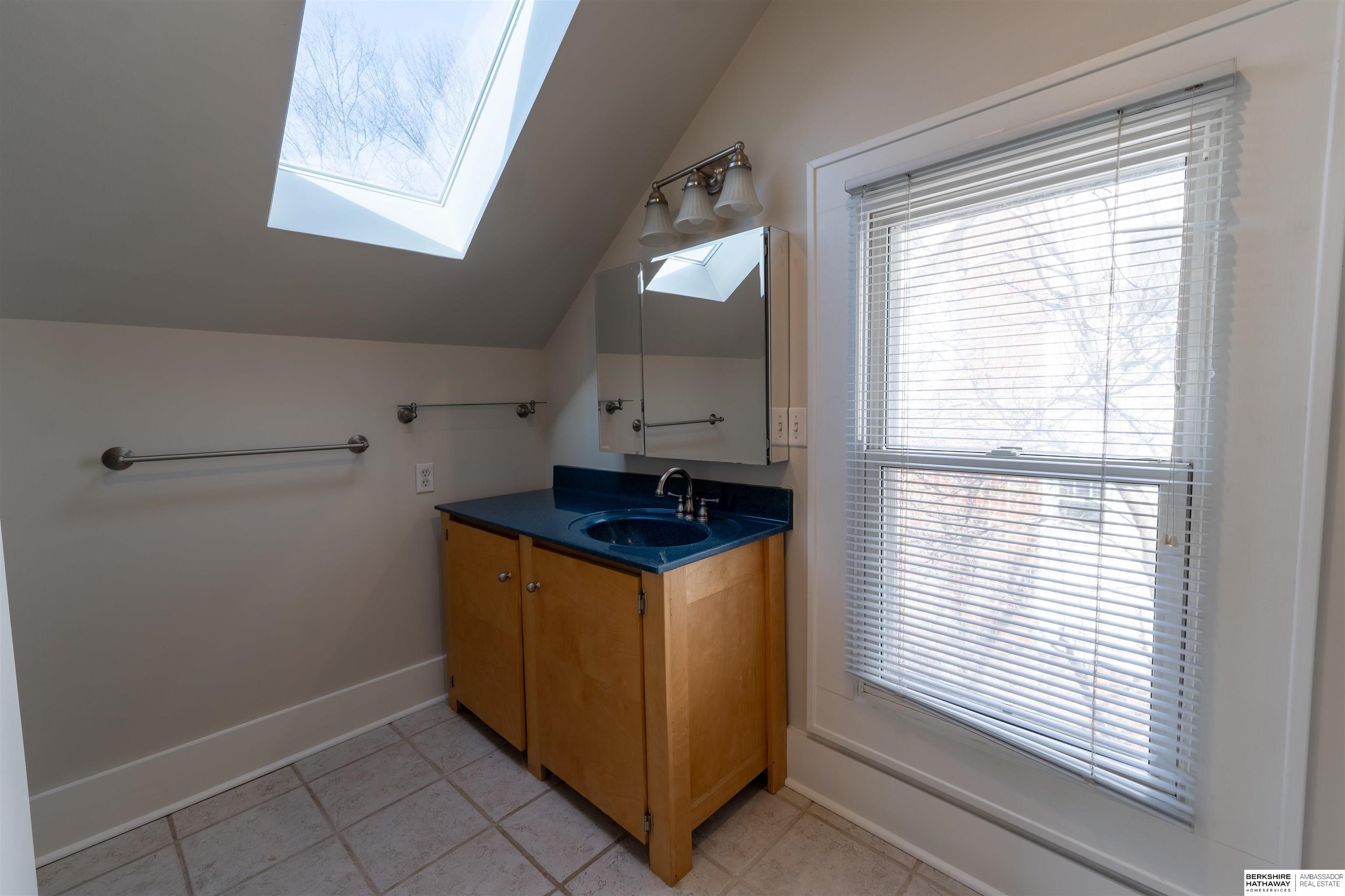 Omaha, Nebraska 68106, United States, 3 Bedrooms Bedrooms, ,2 BathroomsBathrooms,Residential,Pending,87373