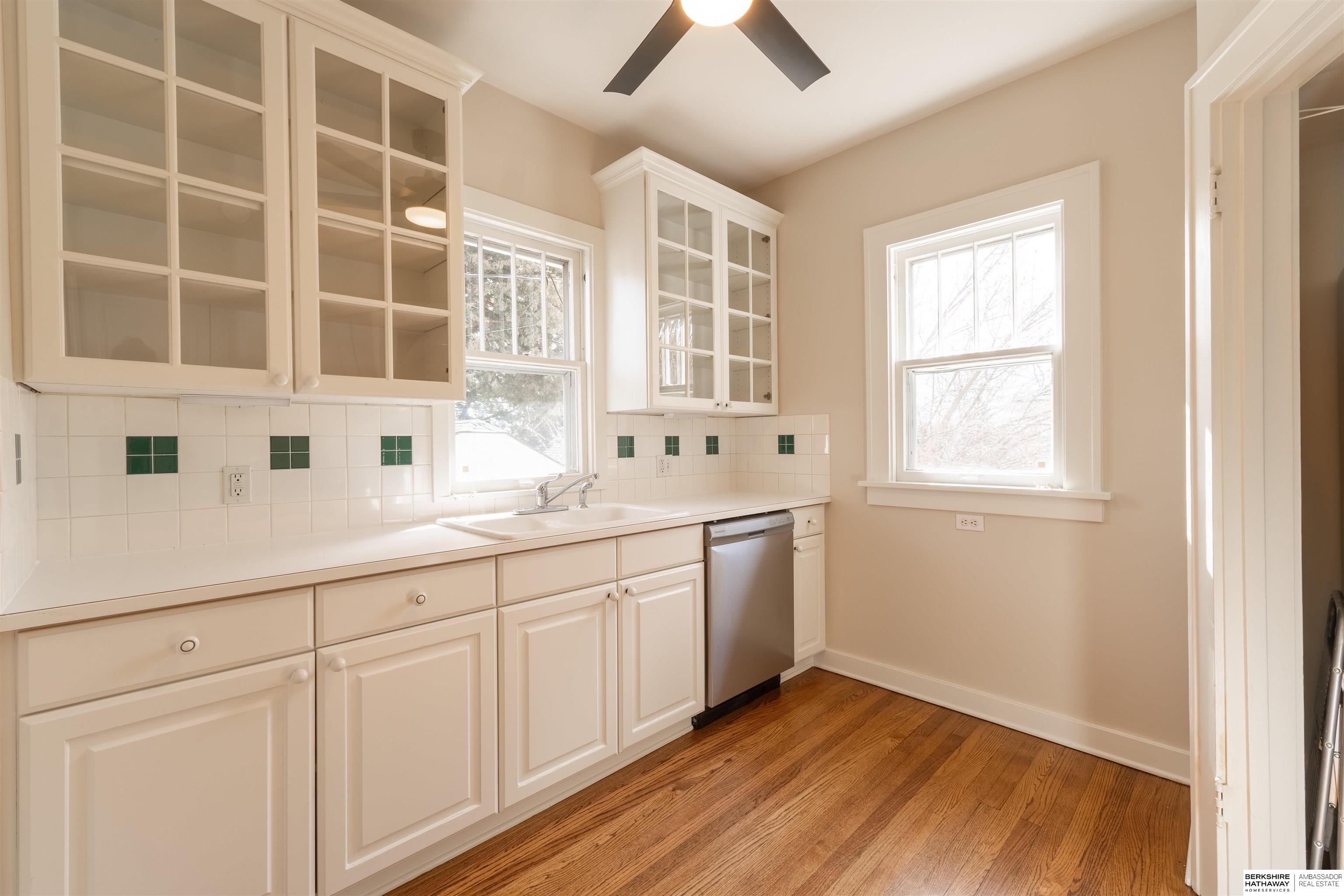 Omaha, Nebraska 68106, United States, 3 Bedrooms Bedrooms, ,2 BathroomsBathrooms,Residential,Pending,87373