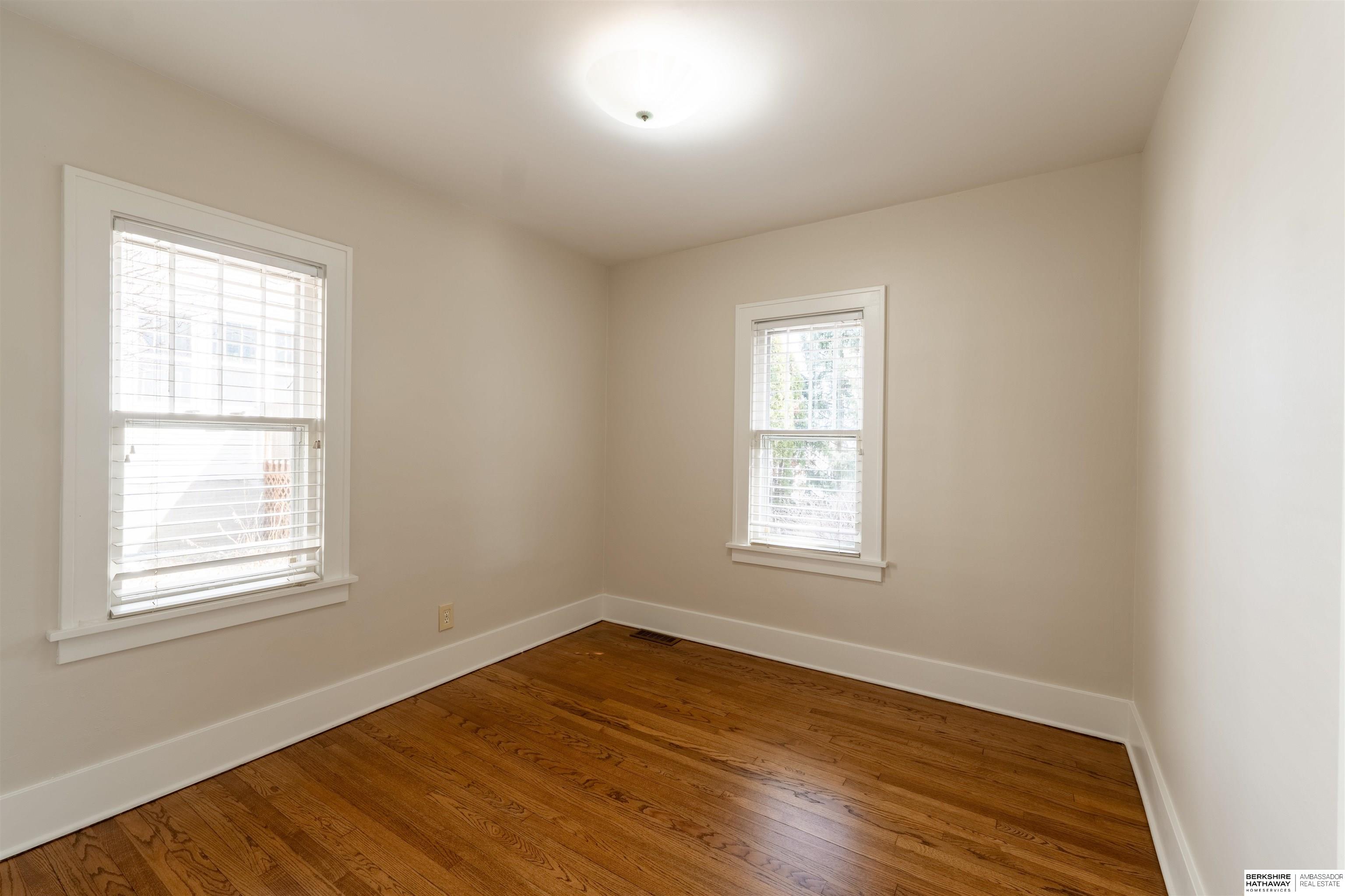 Omaha, Nebraska 68106, United States, 3 Bedrooms Bedrooms, ,2 BathroomsBathrooms,Residential,Pending,87373