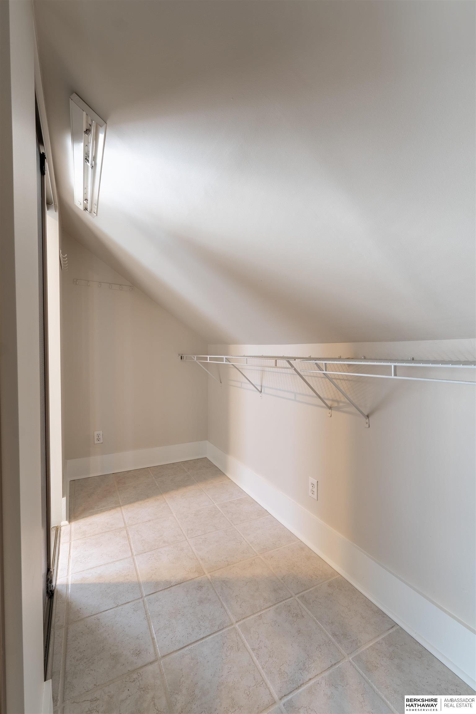 Omaha, Nebraska 68106, United States, 3 Bedrooms Bedrooms, ,2 BathroomsBathrooms,Residential,Pending,87373