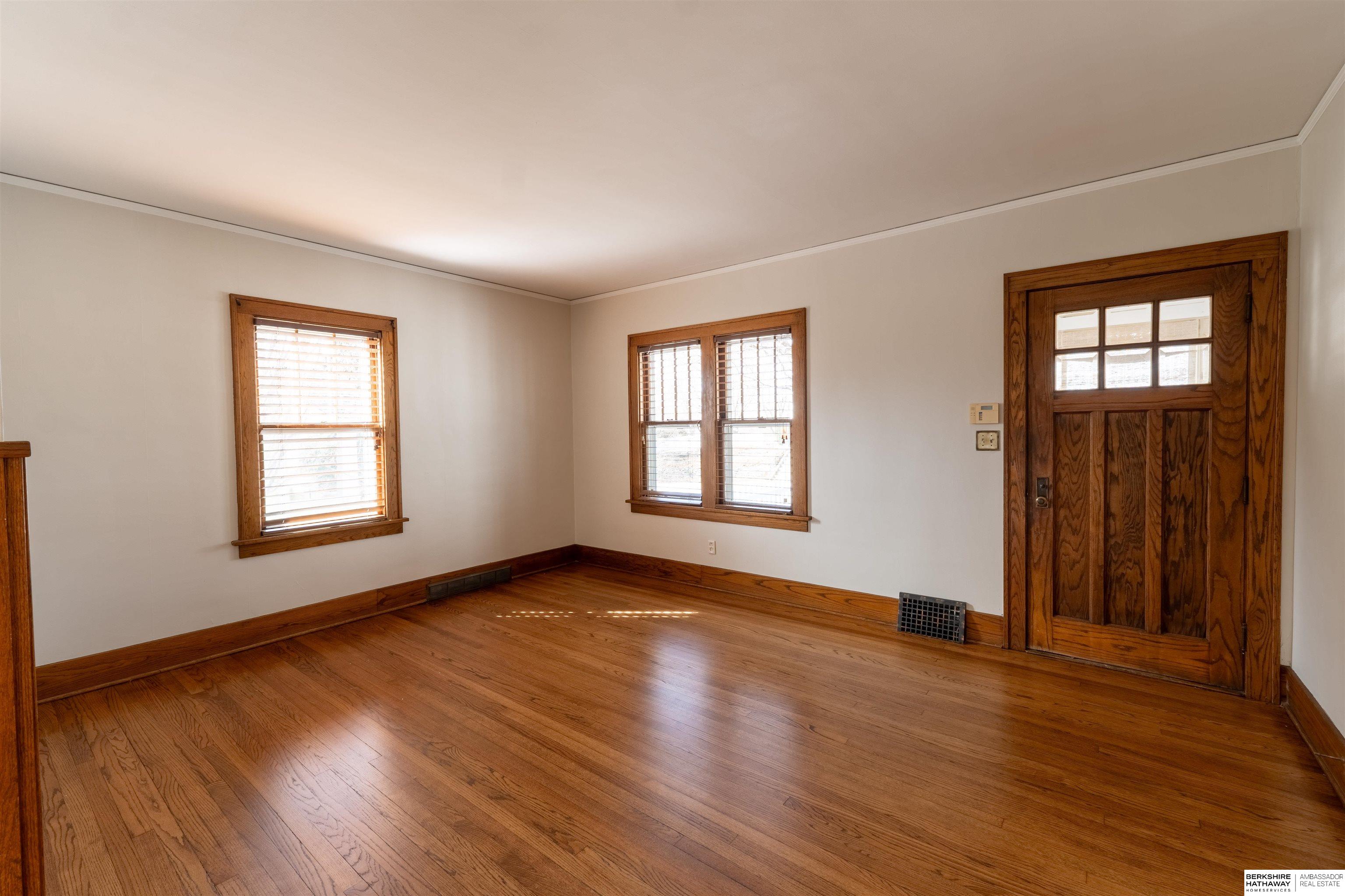 Omaha, Nebraska 68106, United States, 3 Bedrooms Bedrooms, ,2 BathroomsBathrooms,Residential,Pending,87373