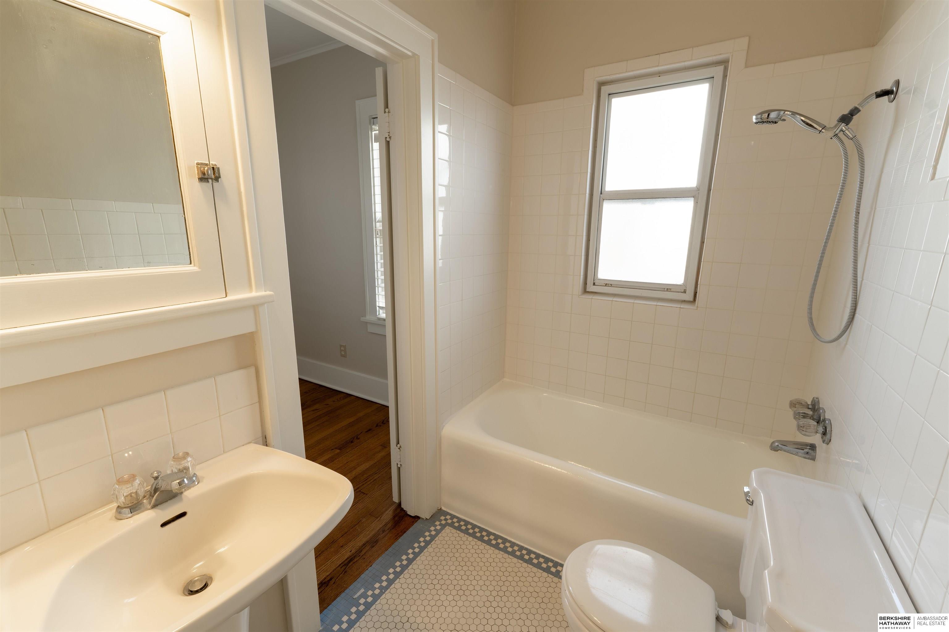 Omaha, Nebraska 68106, United States, 3 Bedrooms Bedrooms, ,2 BathroomsBathrooms,Residential,Pending,87373