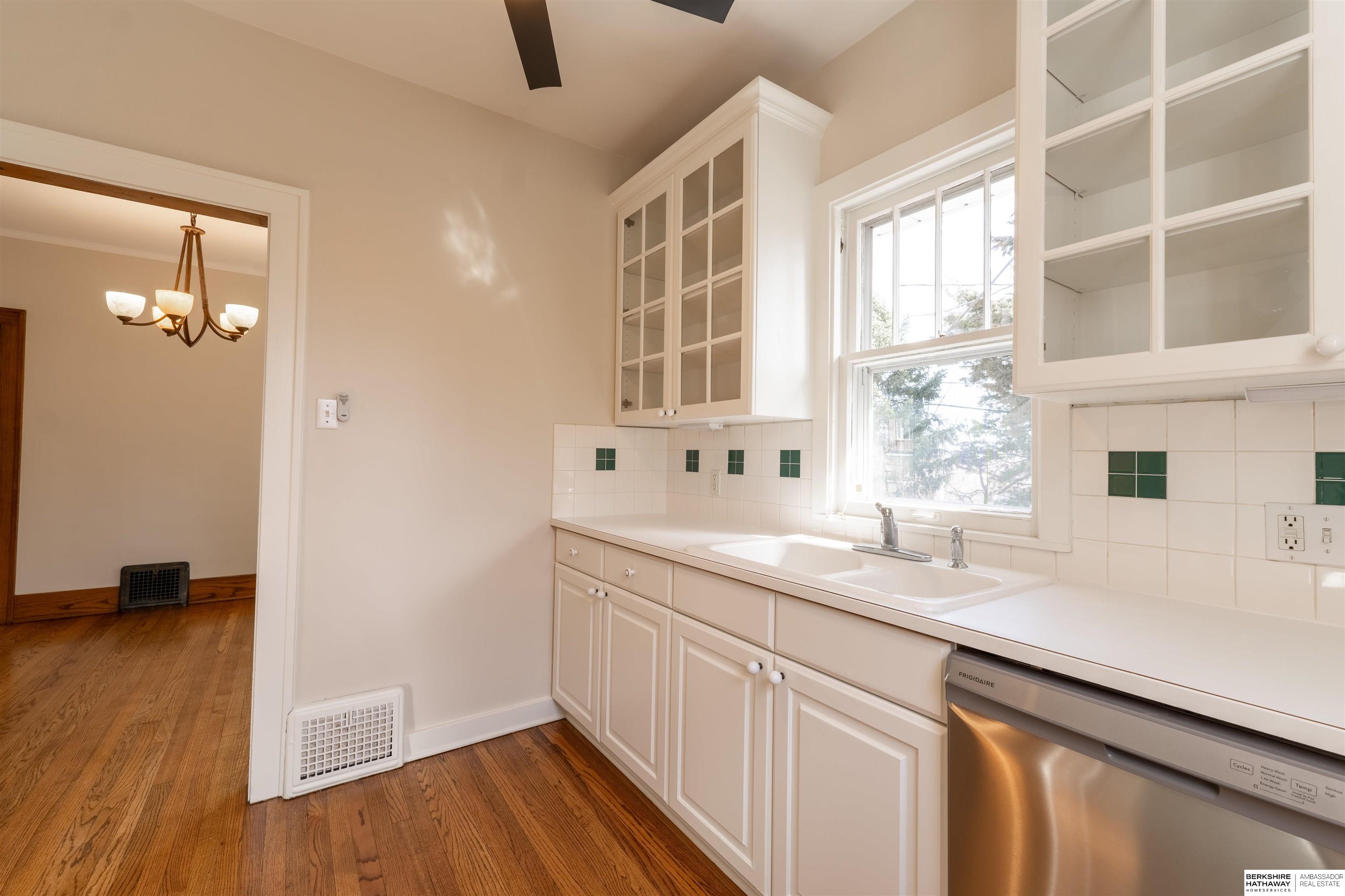 Omaha, Nebraska 68106, United States, 3 Bedrooms Bedrooms, ,2 BathroomsBathrooms,Residential,Pending,87373