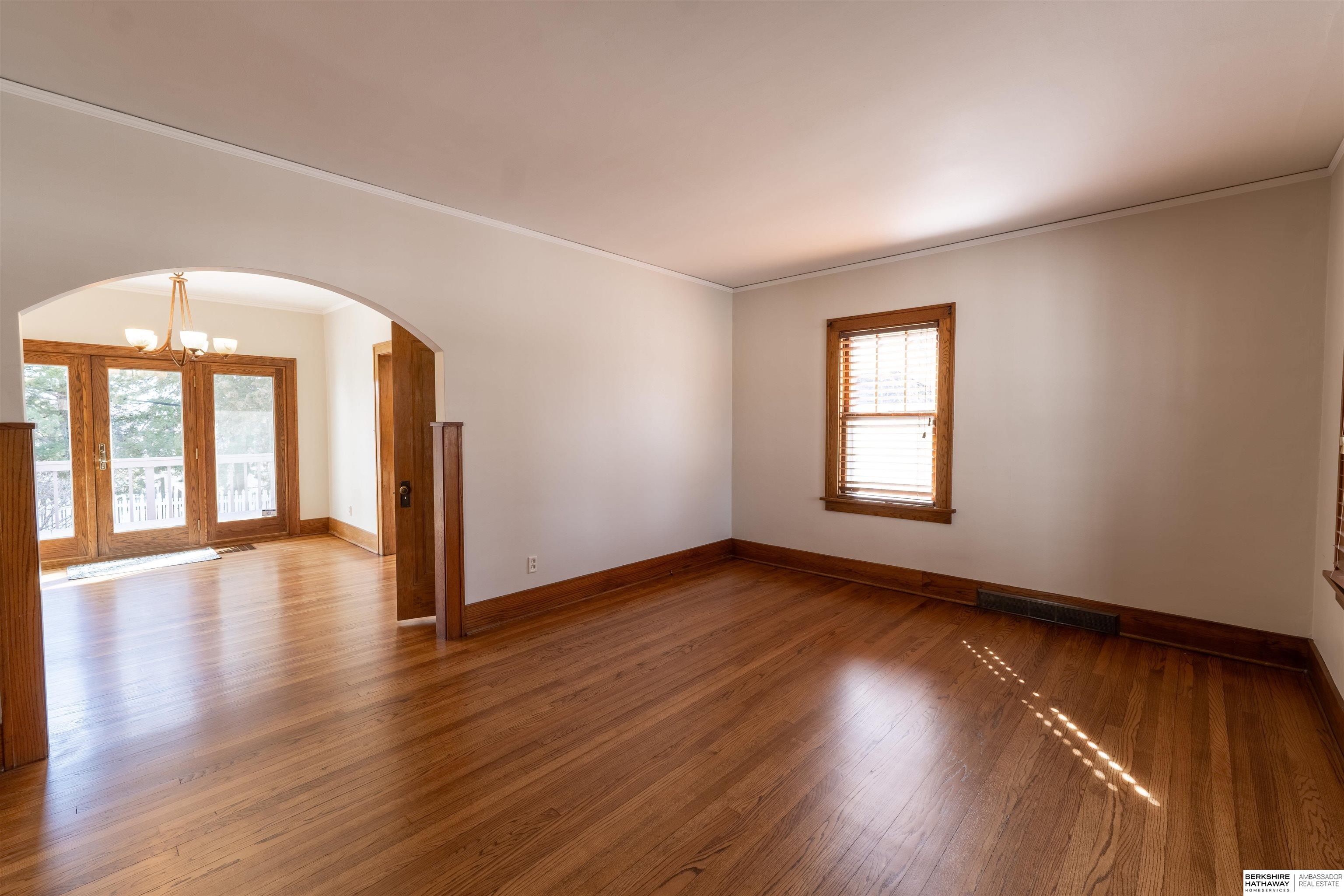 Omaha, Nebraska 68106, United States, 3 Bedrooms Bedrooms, ,2 BathroomsBathrooms,Residential,Pending,87373