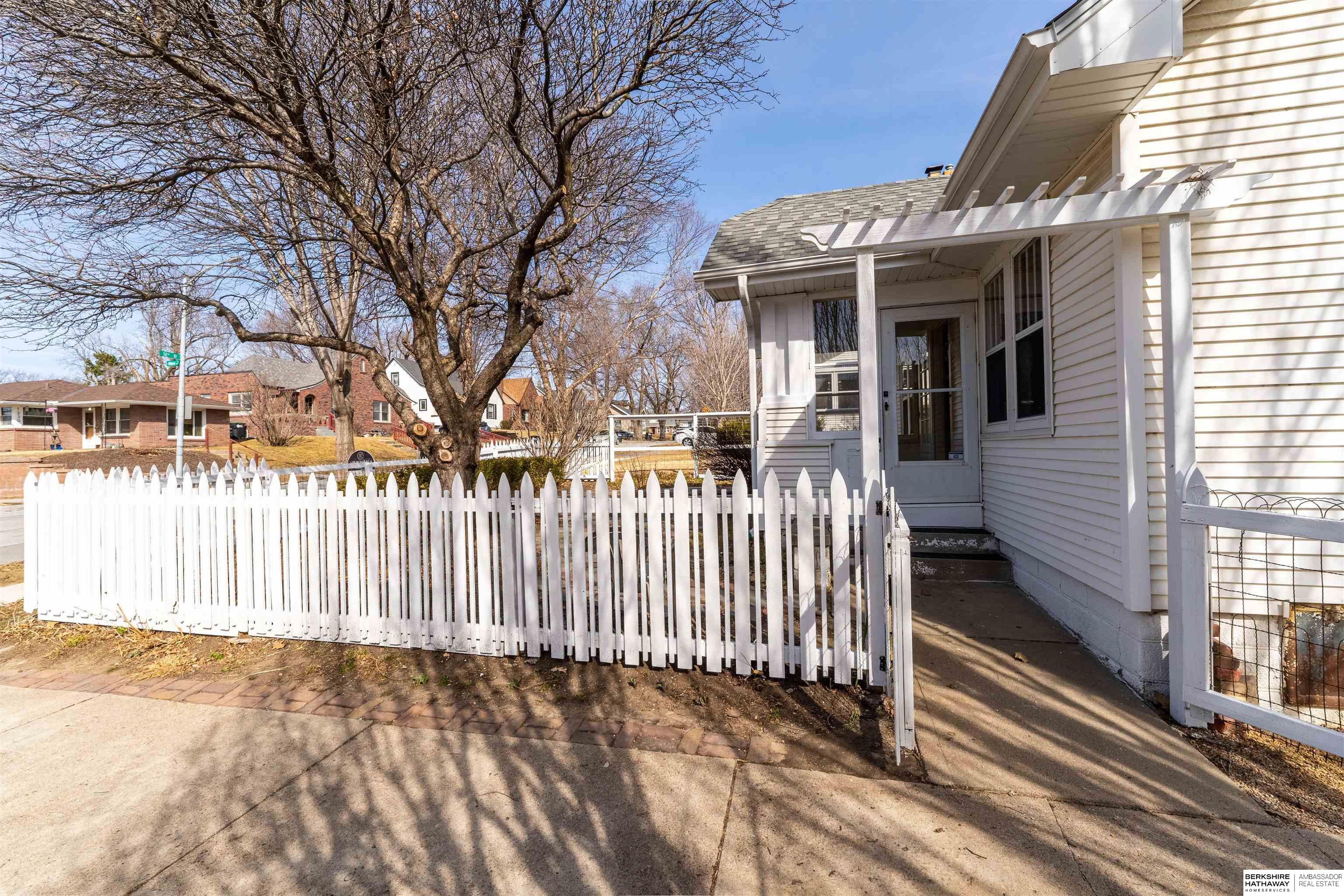 Omaha, Nebraska 68106, United States, 3 Bedrooms Bedrooms, ,2 BathroomsBathrooms,Residential,Pending,87373