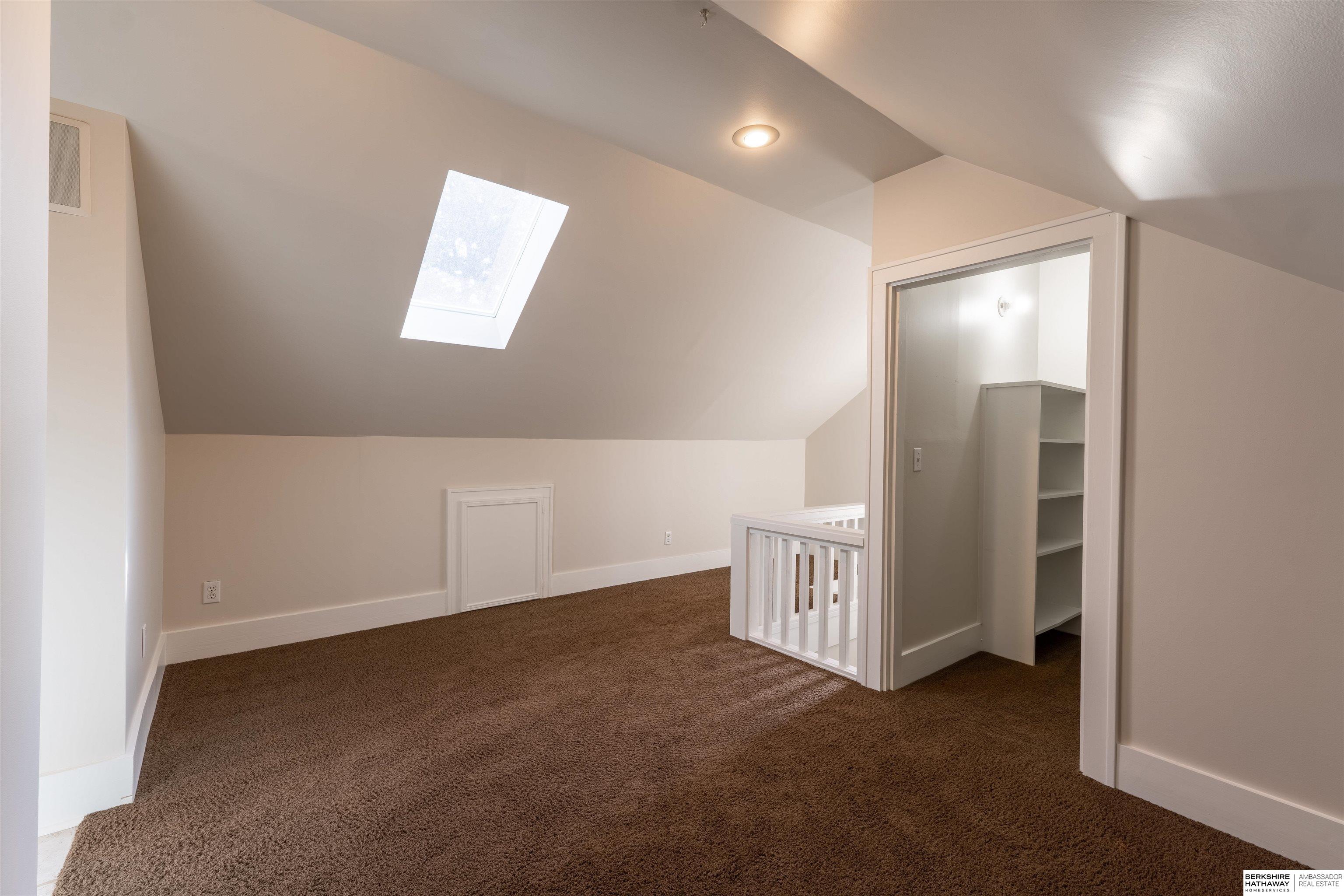 Omaha, Nebraska 68106, United States, 3 Bedrooms Bedrooms, ,2 BathroomsBathrooms,Residential,Pending,87373