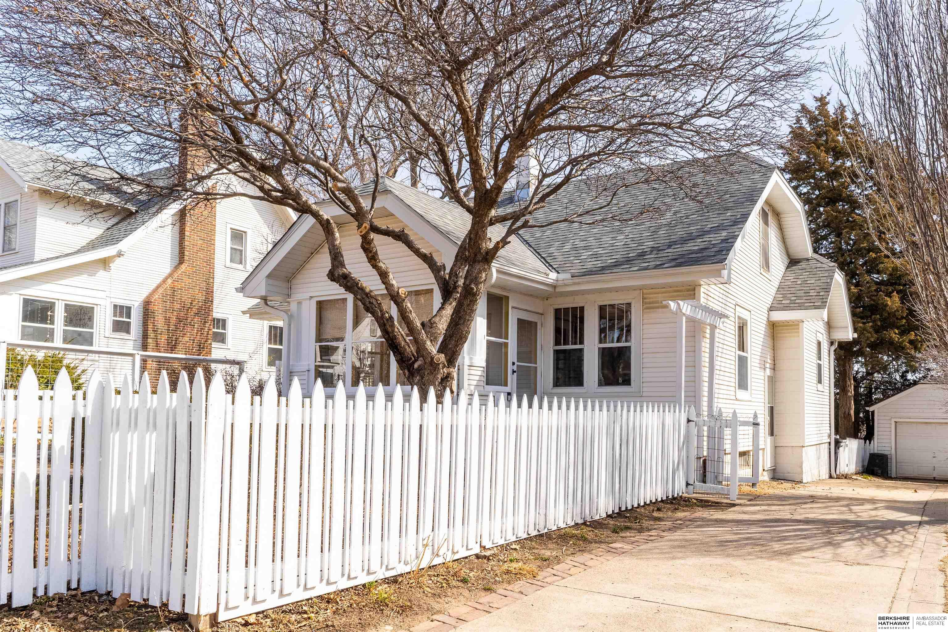 Omaha, Nebraska 68106, United States, 3 Bedrooms Bedrooms, ,2 BathroomsBathrooms,Residential,Pending,87373