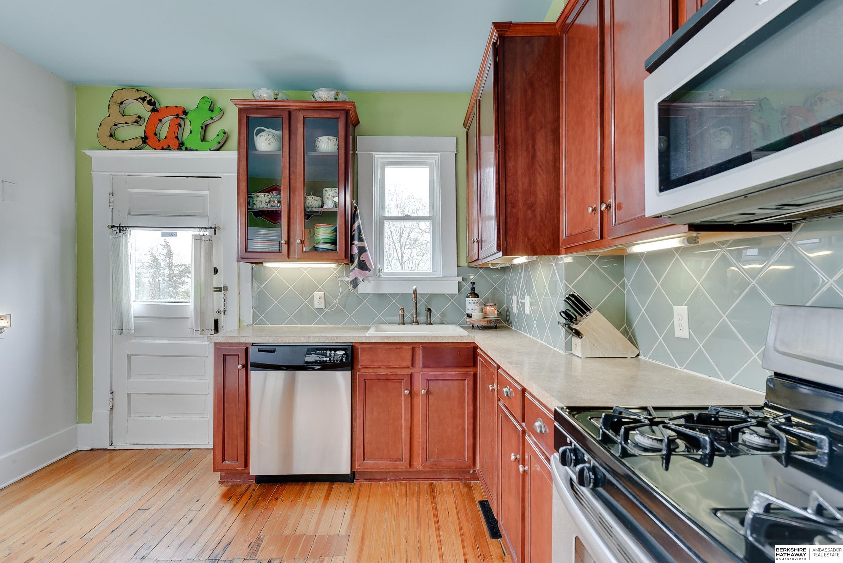 Omaha, Nebraska 68108, United States, 3 Bedrooms Bedrooms, ,1 BathroomBathrooms,Residential,Pending,102410