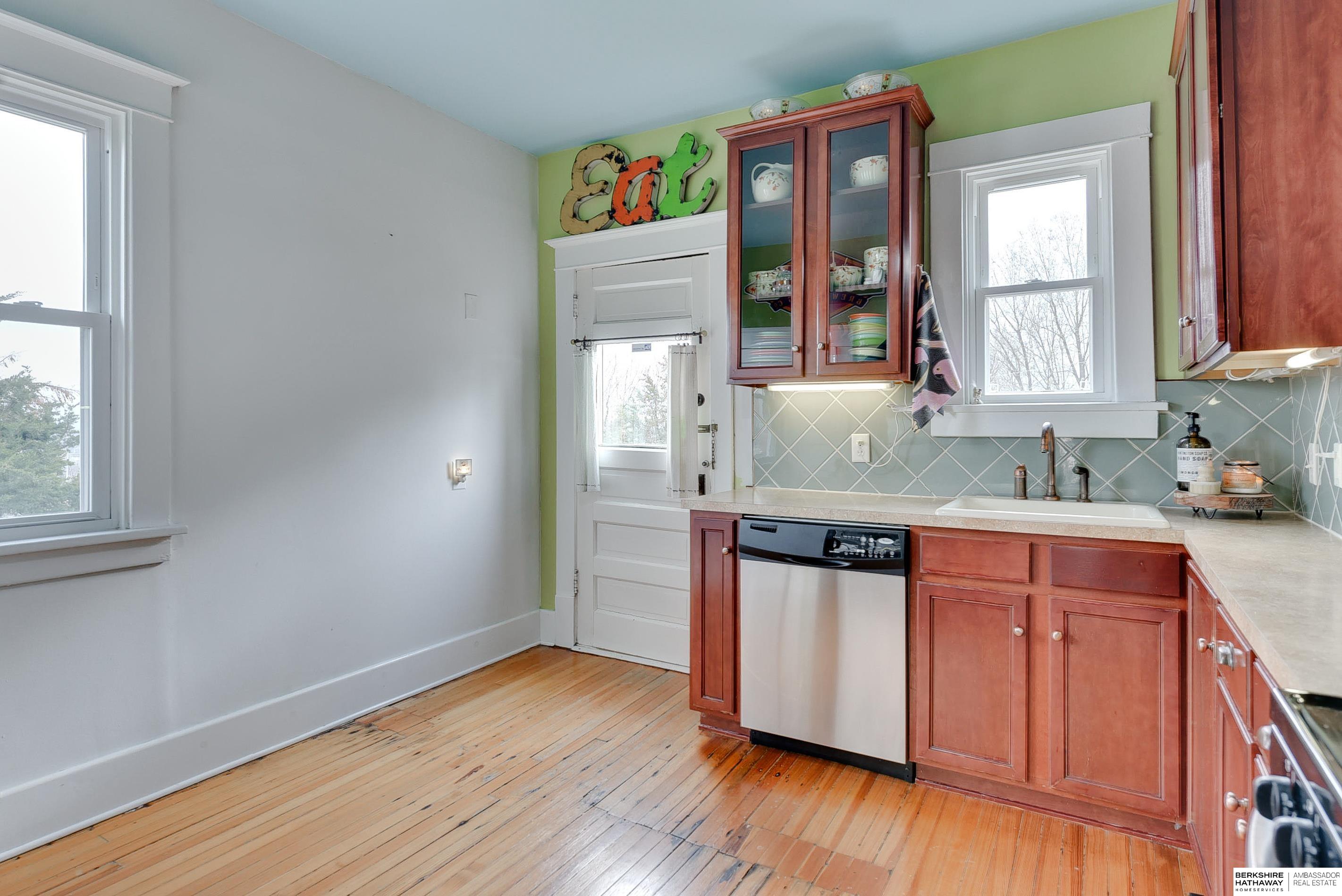 Omaha, Nebraska 68108, United States, 3 Bedrooms Bedrooms, ,1 BathroomBathrooms,Residential,Pending,102410