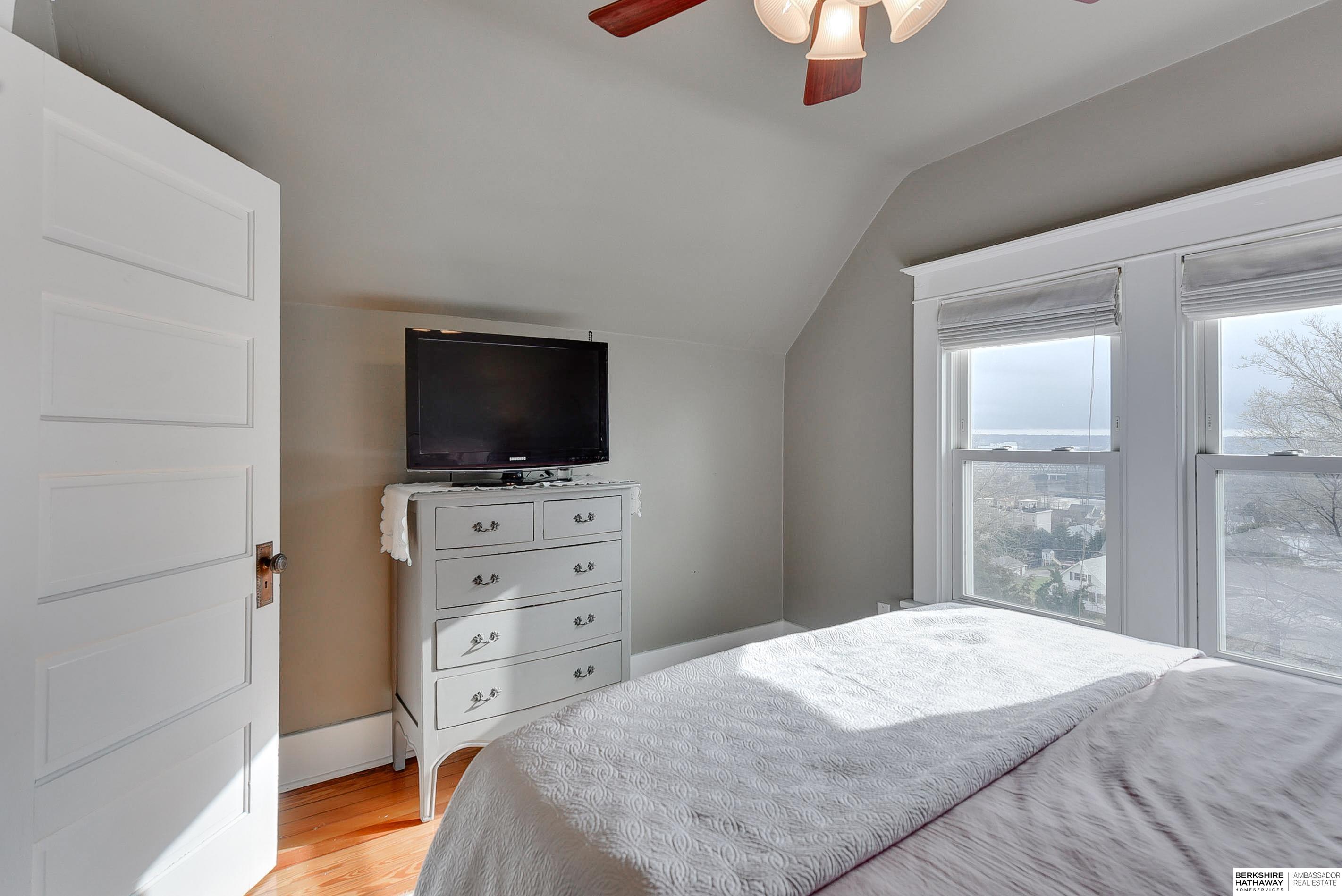 Omaha, Nebraska 68108, United States, 3 Bedrooms Bedrooms, ,1 BathroomBathrooms,Residential,Pending,102410