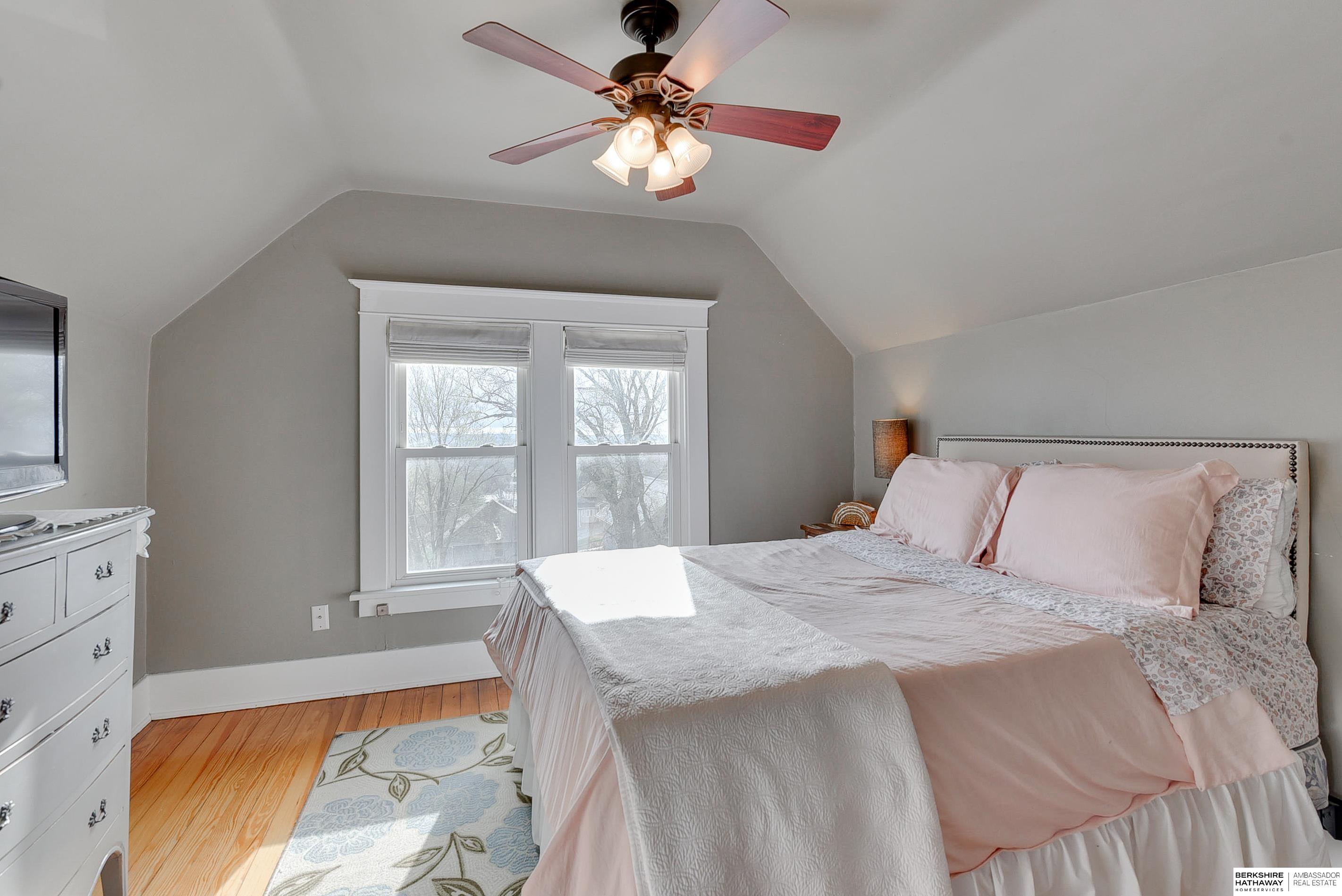 Omaha, Nebraska 68108, United States, 3 Bedrooms Bedrooms, ,1 BathroomBathrooms,Residential,Pending,102410