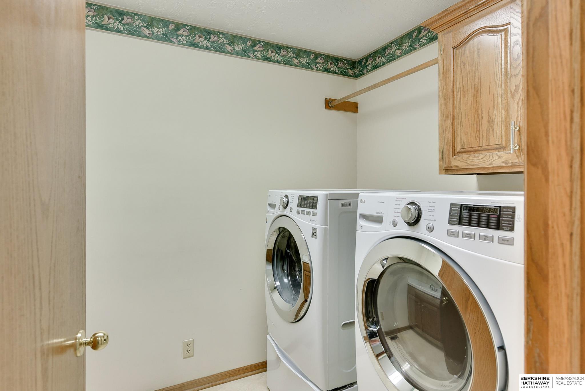 Omaha, Nebraska 68135, United States, 4 Bedrooms Bedrooms, ,4 BathroomsBathrooms,Residential,Pending,108306