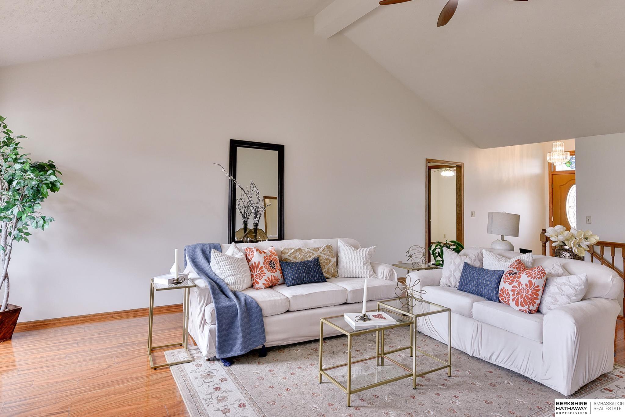 Omaha, Nebraska 68135, United States, 4 Bedrooms Bedrooms, ,4 BathroomsBathrooms,Residential,Pending,108306