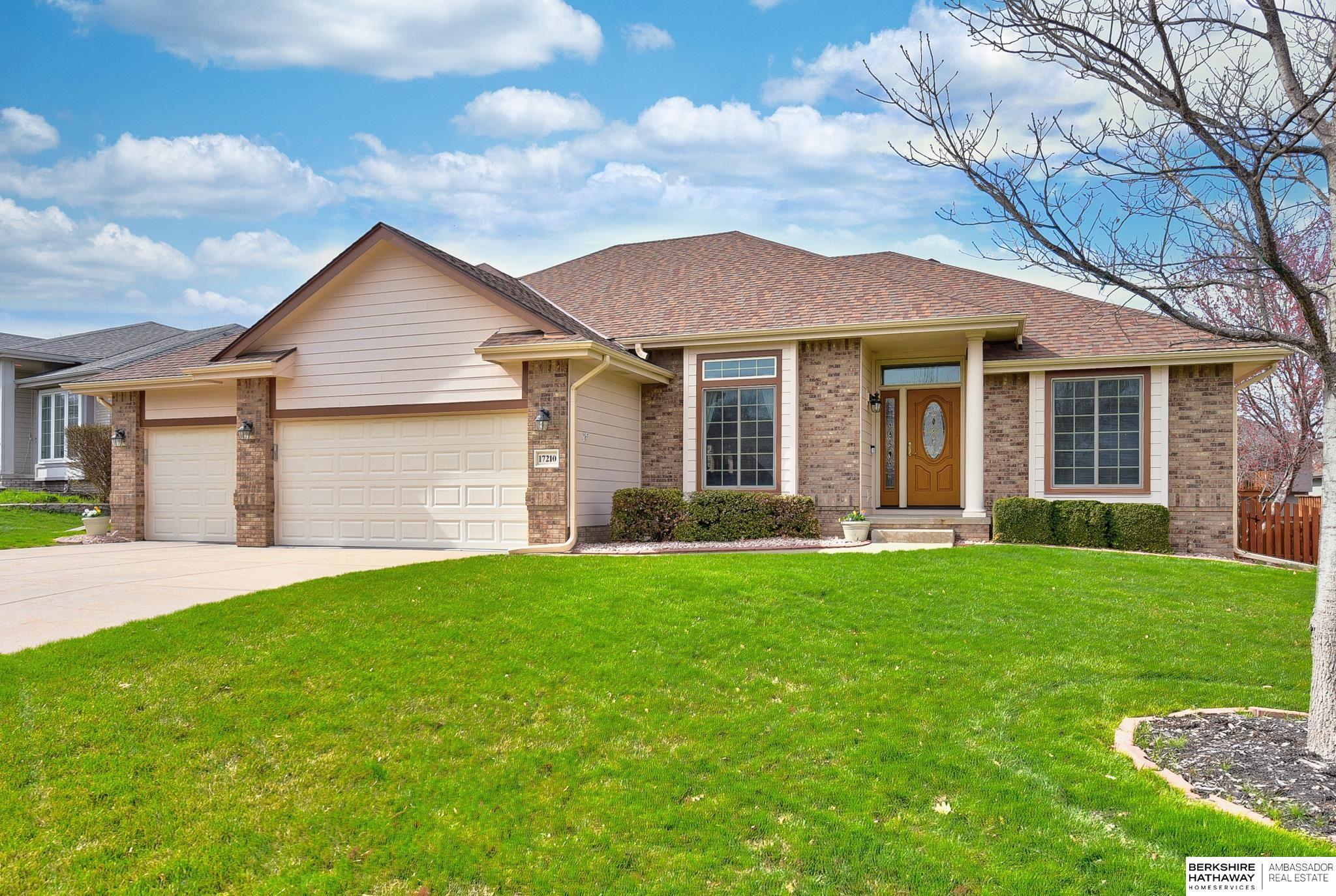 Omaha, Nebraska 68135, United States, 4 Bedrooms Bedrooms, ,4 BathroomsBathrooms,Residential,Pending,108306