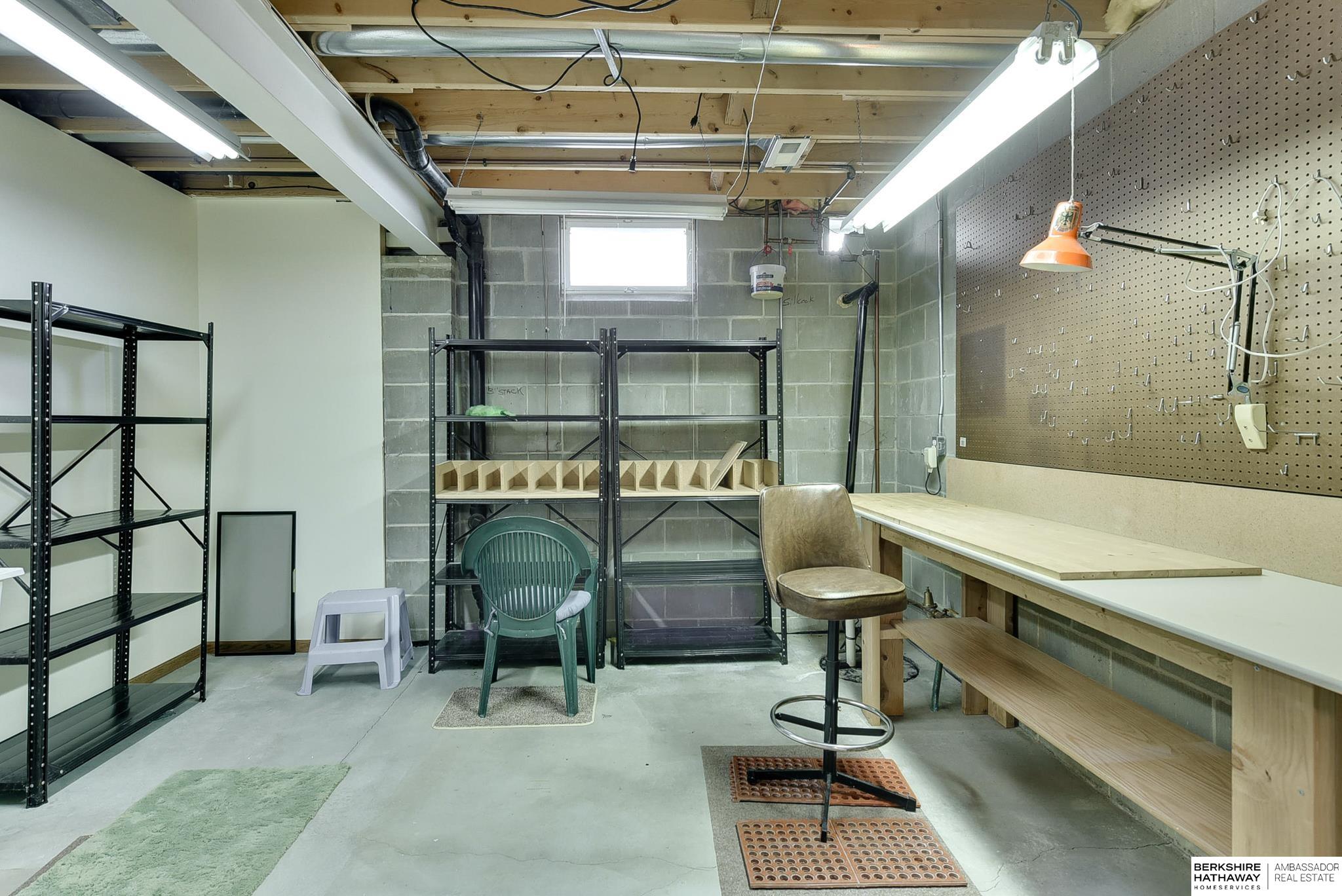 Omaha, Nebraska 68135, United States, 4 Bedrooms Bedrooms, ,4 BathroomsBathrooms,Residential,Pending,108306