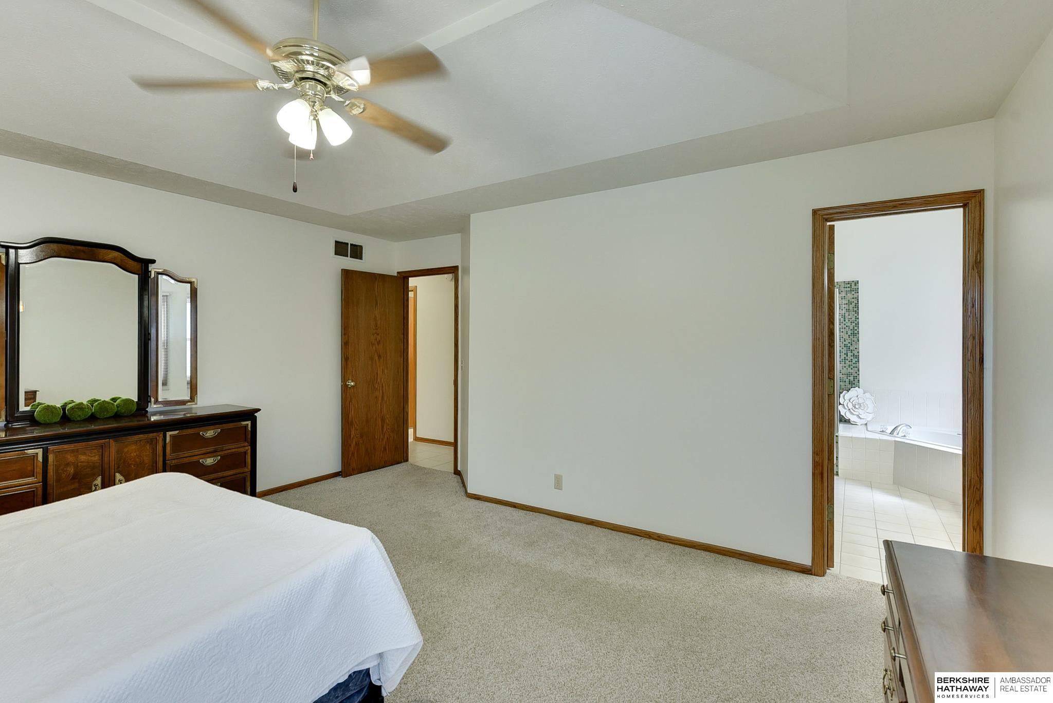 Omaha, Nebraska 68135, United States, 4 Bedrooms Bedrooms, ,4 BathroomsBathrooms,Residential,Pending,108306