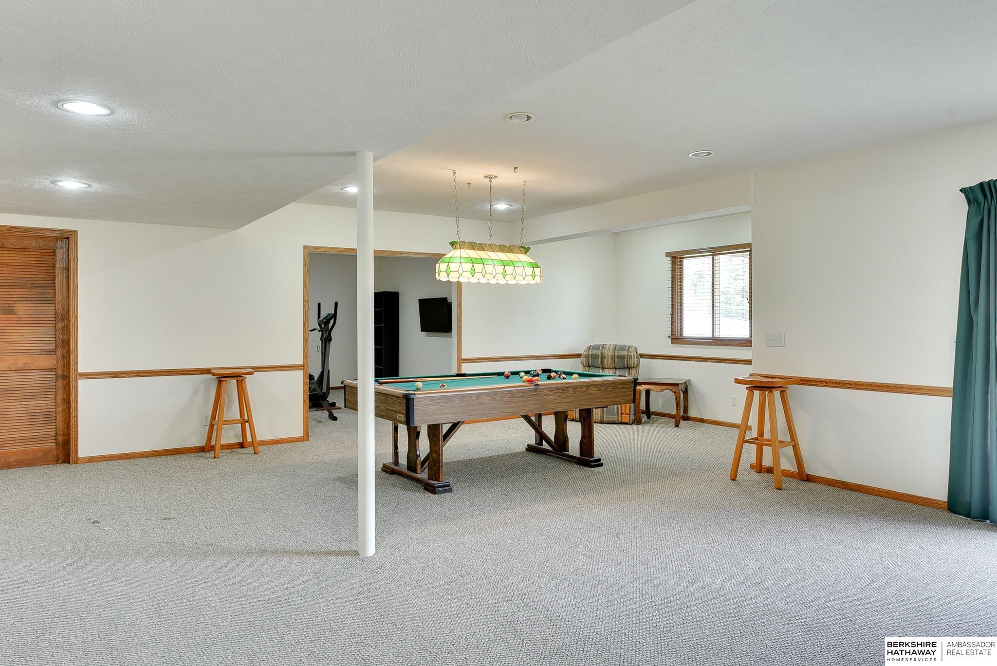 Omaha, Nebraska 68135, United States, 4 Bedrooms Bedrooms, ,4 BathroomsBathrooms,Residential,Pending,108306