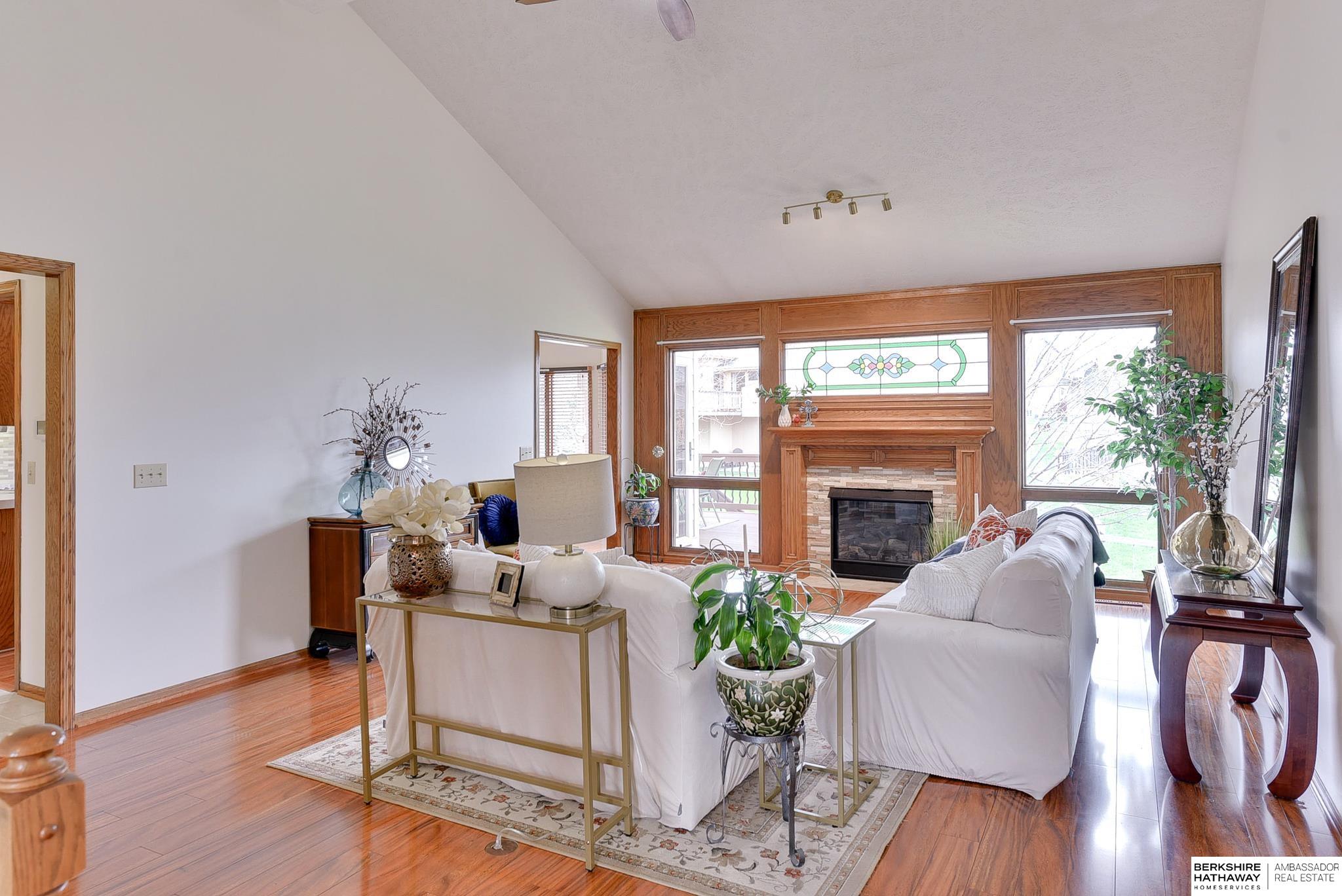 Omaha, Nebraska 68135, United States, 4 Bedrooms Bedrooms, ,4 BathroomsBathrooms,Residential,Pending,108306