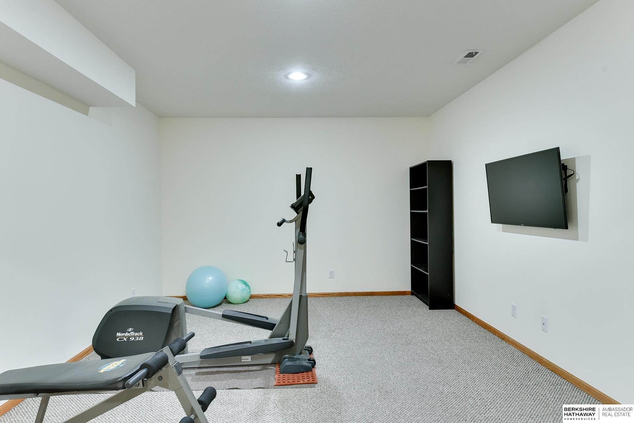 Omaha, Nebraska 68135, United States, 4 Bedrooms Bedrooms, ,4 BathroomsBathrooms,Residential,Pending,108306