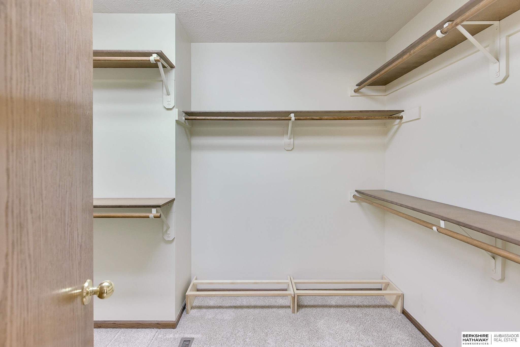 Omaha, Nebraska 68135, United States, 4 Bedrooms Bedrooms, ,4 BathroomsBathrooms,Residential,Pending,108306