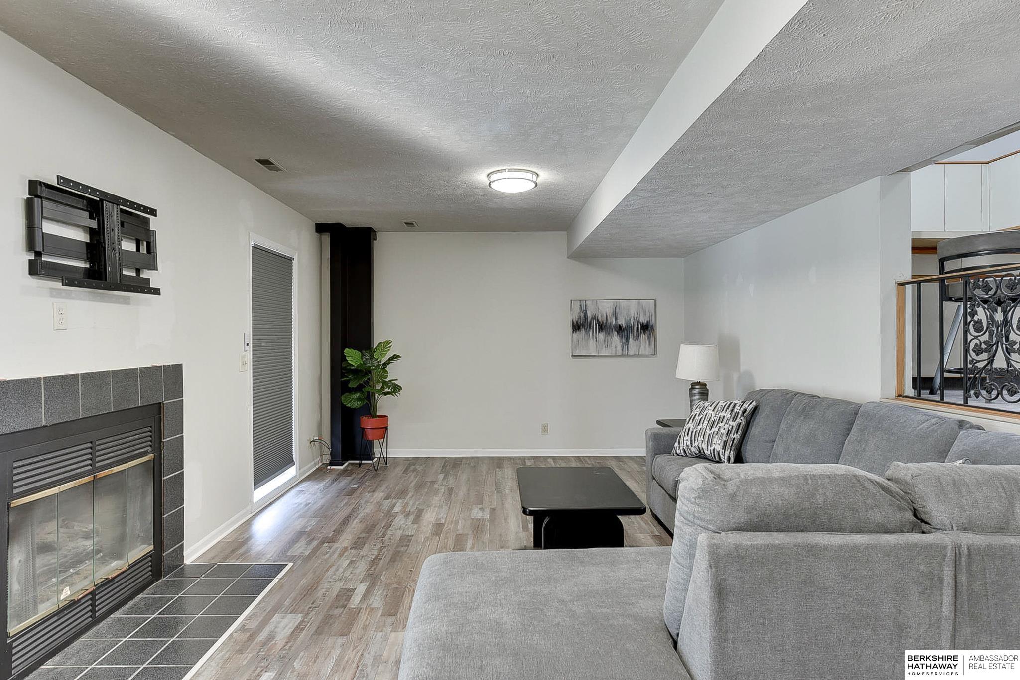 Omaha, Nebraska 68122, United States, 4 Bedrooms Bedrooms, ,3 BathroomsBathrooms,Residential,Active,946