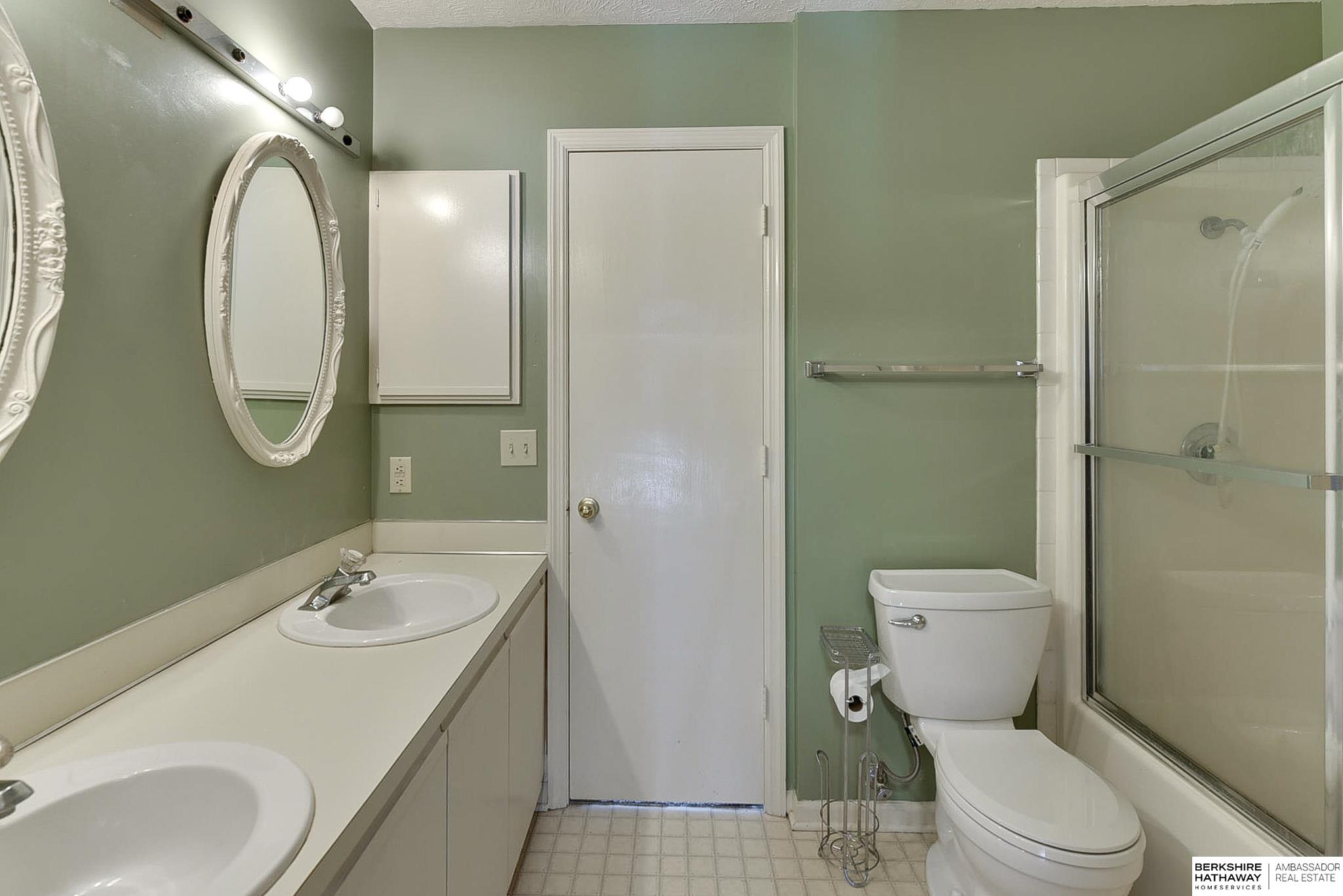 Omaha, Nebraska 68122, United States, 4 Bedrooms Bedrooms, ,3 BathroomsBathrooms,Residential,Active,946