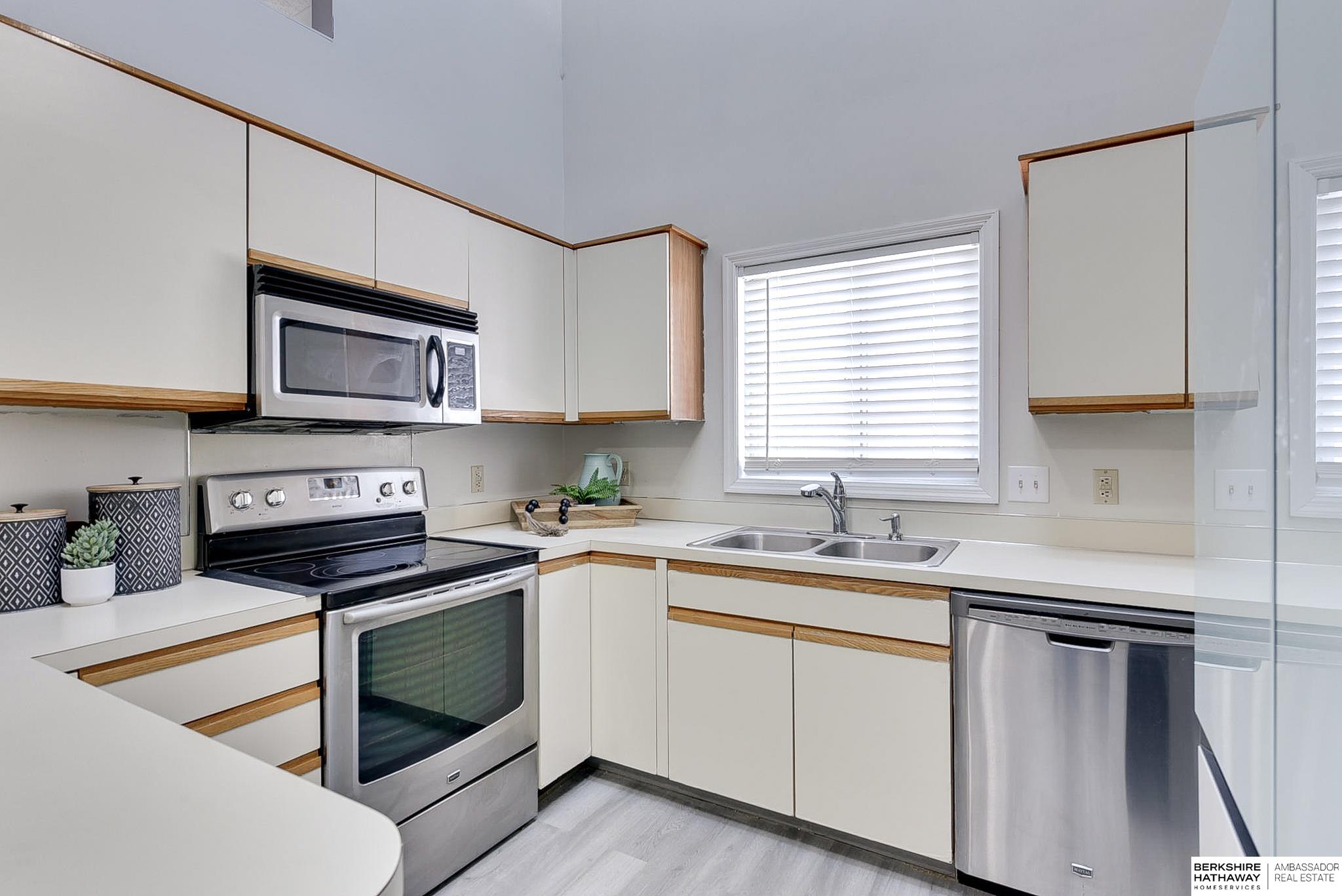 Omaha, Nebraska 68122, United States, 4 Bedrooms Bedrooms, ,3 BathroomsBathrooms,Residential,Active,946