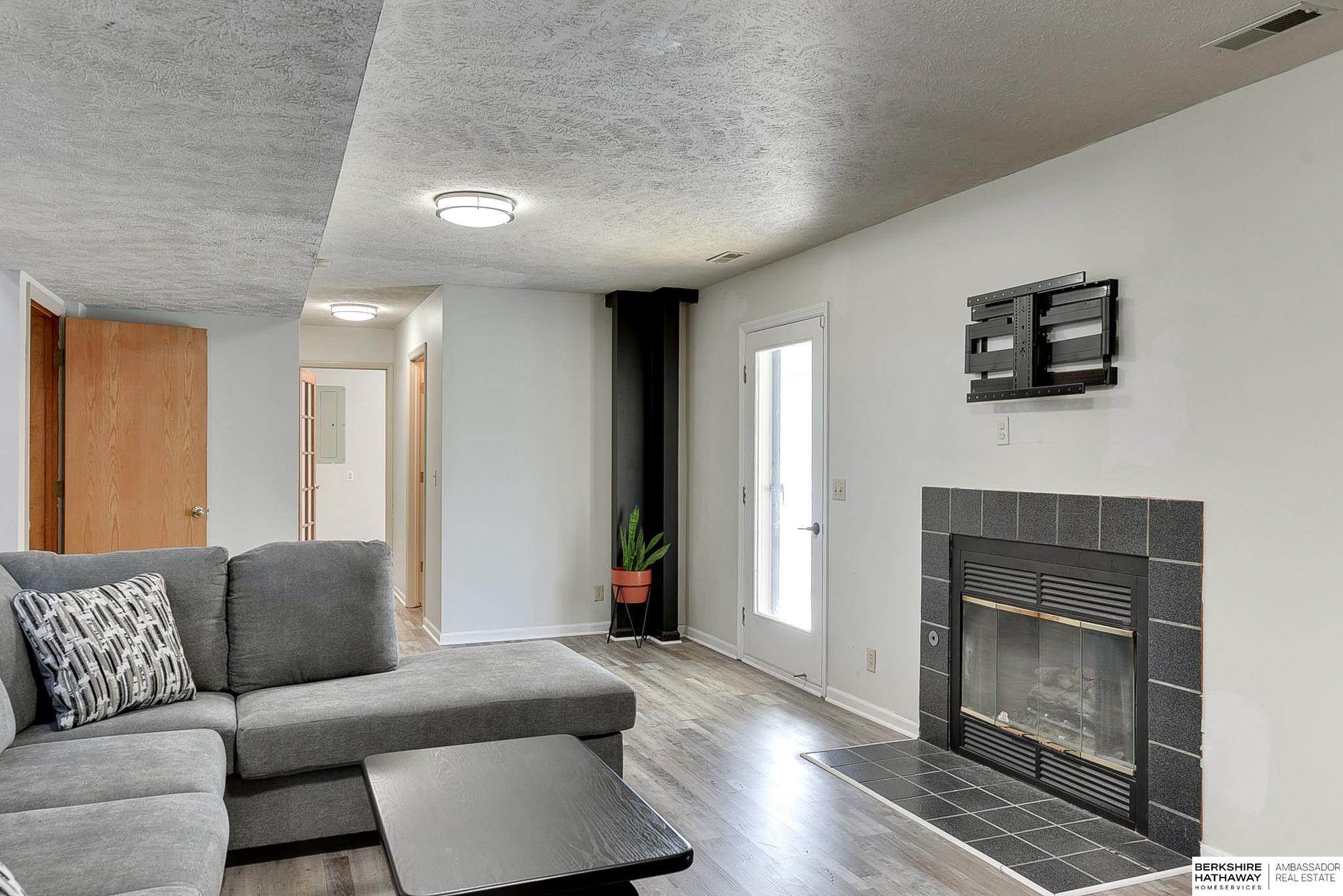 Omaha, Nebraska 68122, United States, 4 Bedrooms Bedrooms, ,3 BathroomsBathrooms,Residential,Active,946