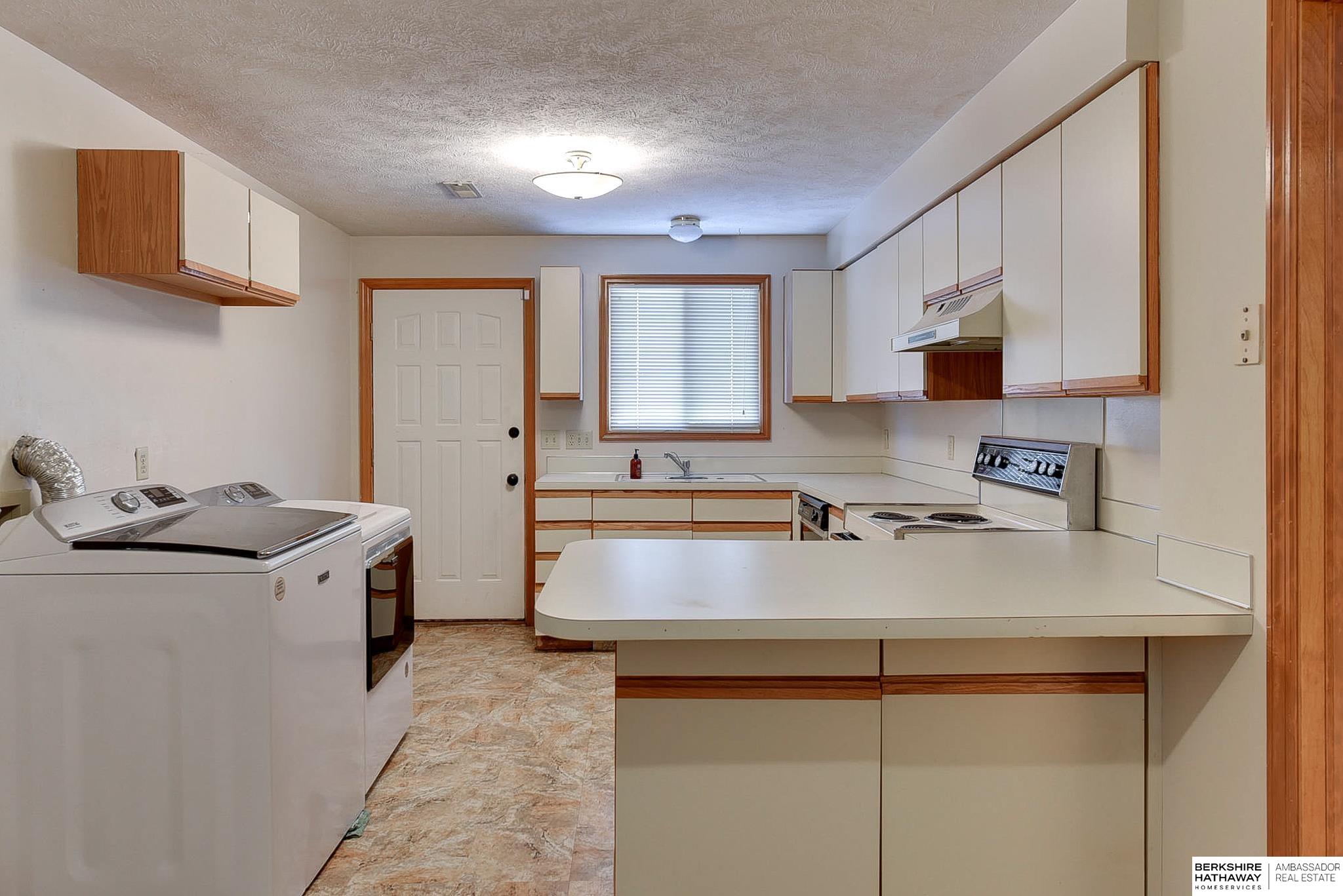 Omaha, Nebraska 68122, United States, 4 Bedrooms Bedrooms, ,3 BathroomsBathrooms,Residential,Active,946