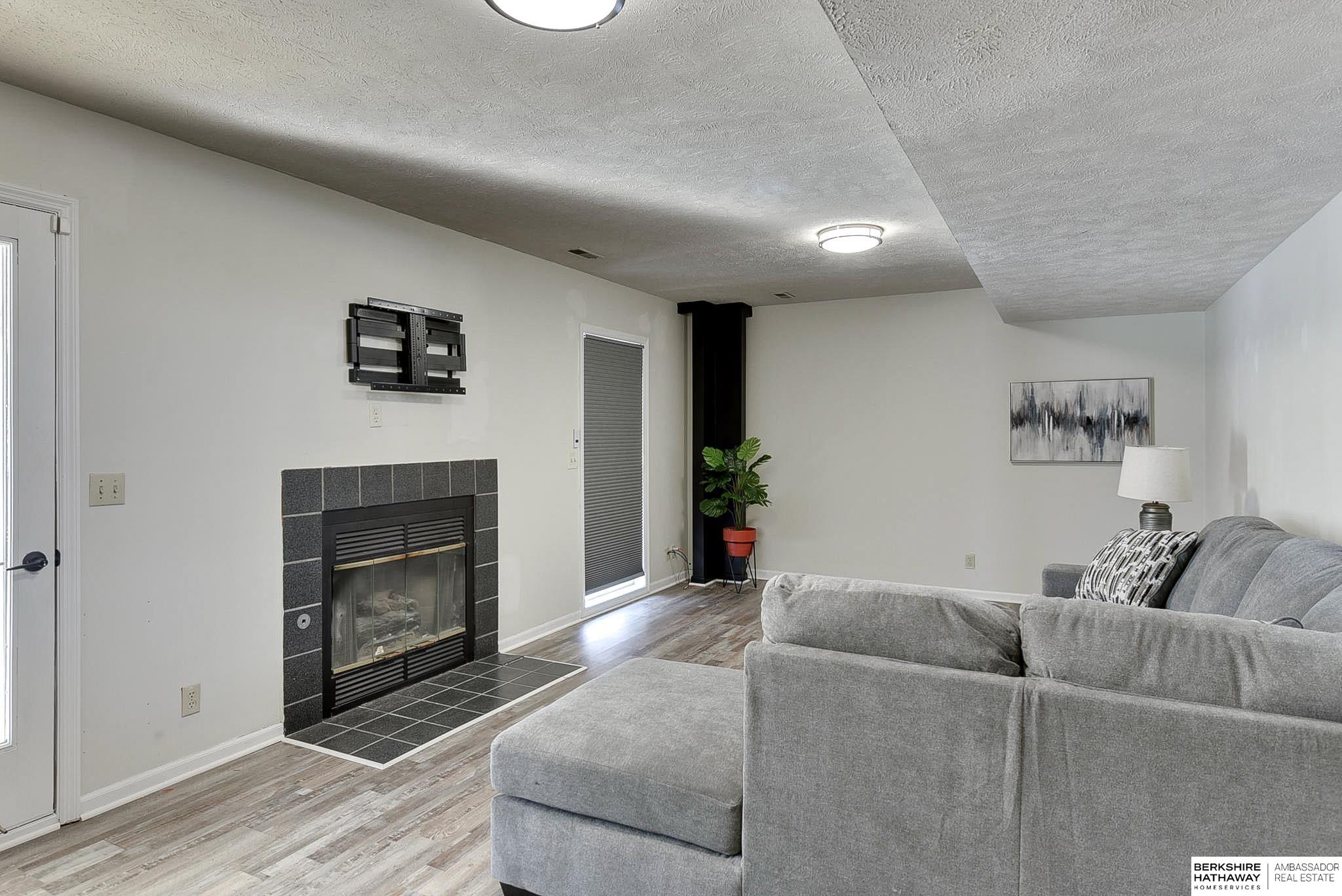 Omaha, Nebraska 68122, United States, 4 Bedrooms Bedrooms, ,3 BathroomsBathrooms,Residential,Active,946