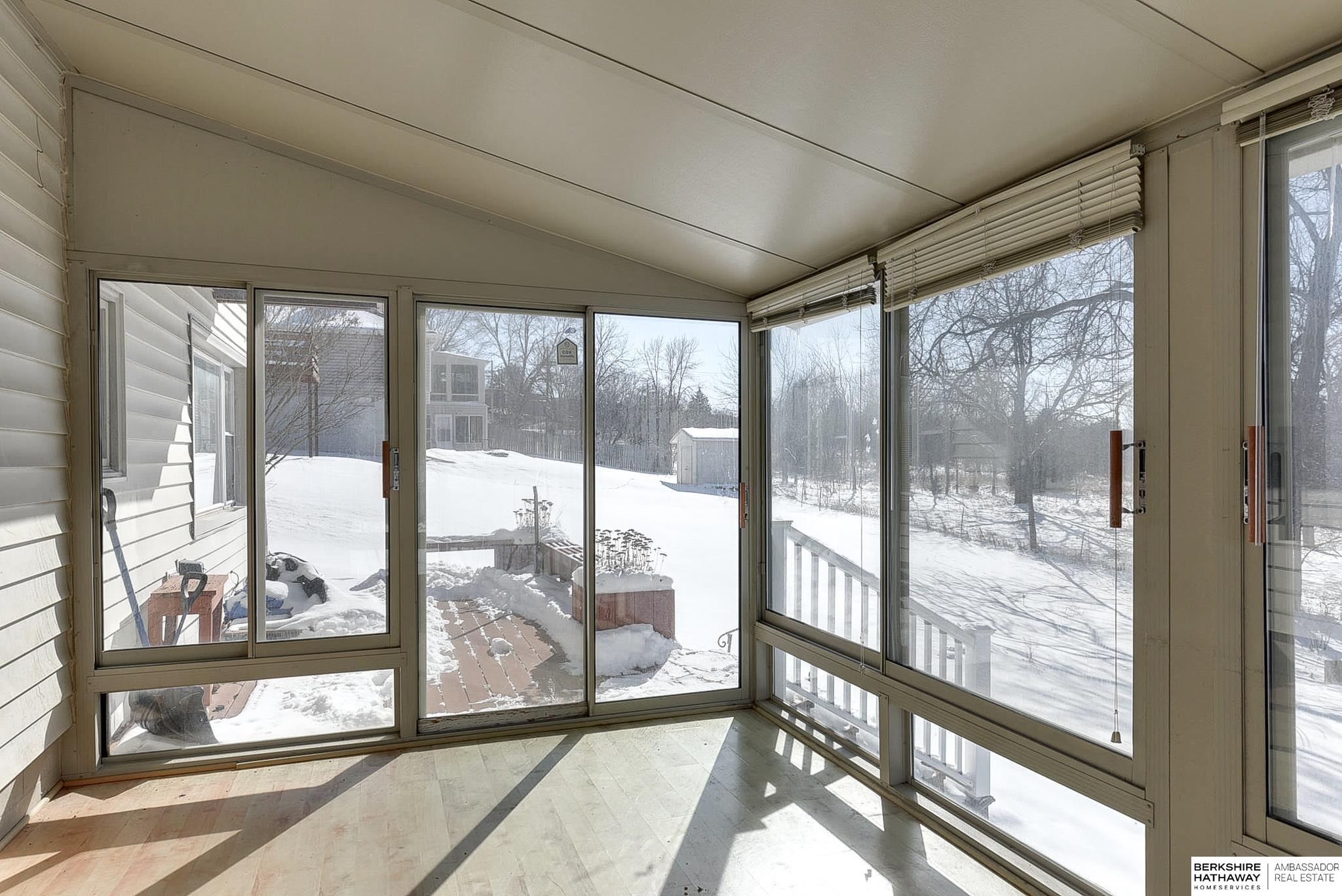 Omaha, Nebraska 68122, United States, 4 Bedrooms Bedrooms, ,3 BathroomsBathrooms,Residential,Active,946