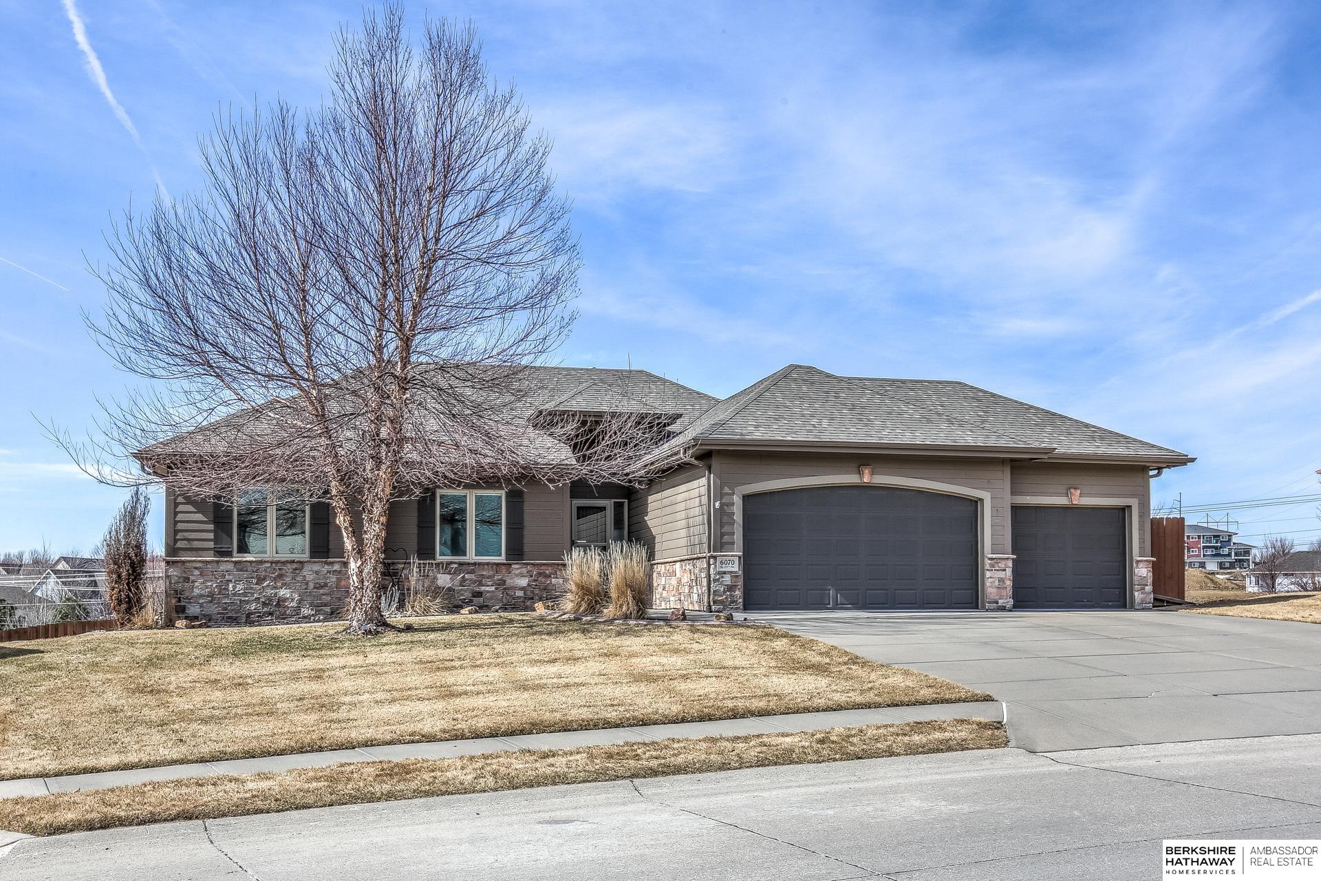 Omaha, Nebraska 68116, United States, 4 Bedrooms Bedrooms, ,3 BathroomsBathrooms,Residential,Pending,88213