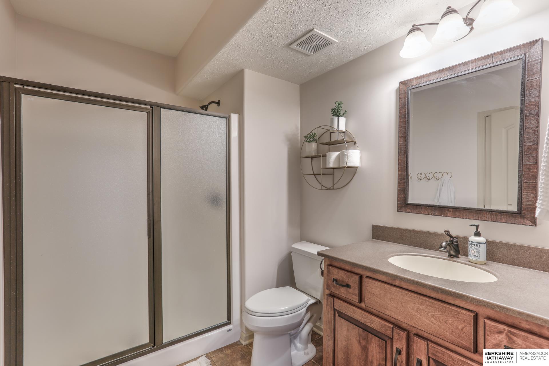 Omaha, Nebraska 68116, United States, 4 Bedrooms Bedrooms, ,3 BathroomsBathrooms,Residential,Pending,88213