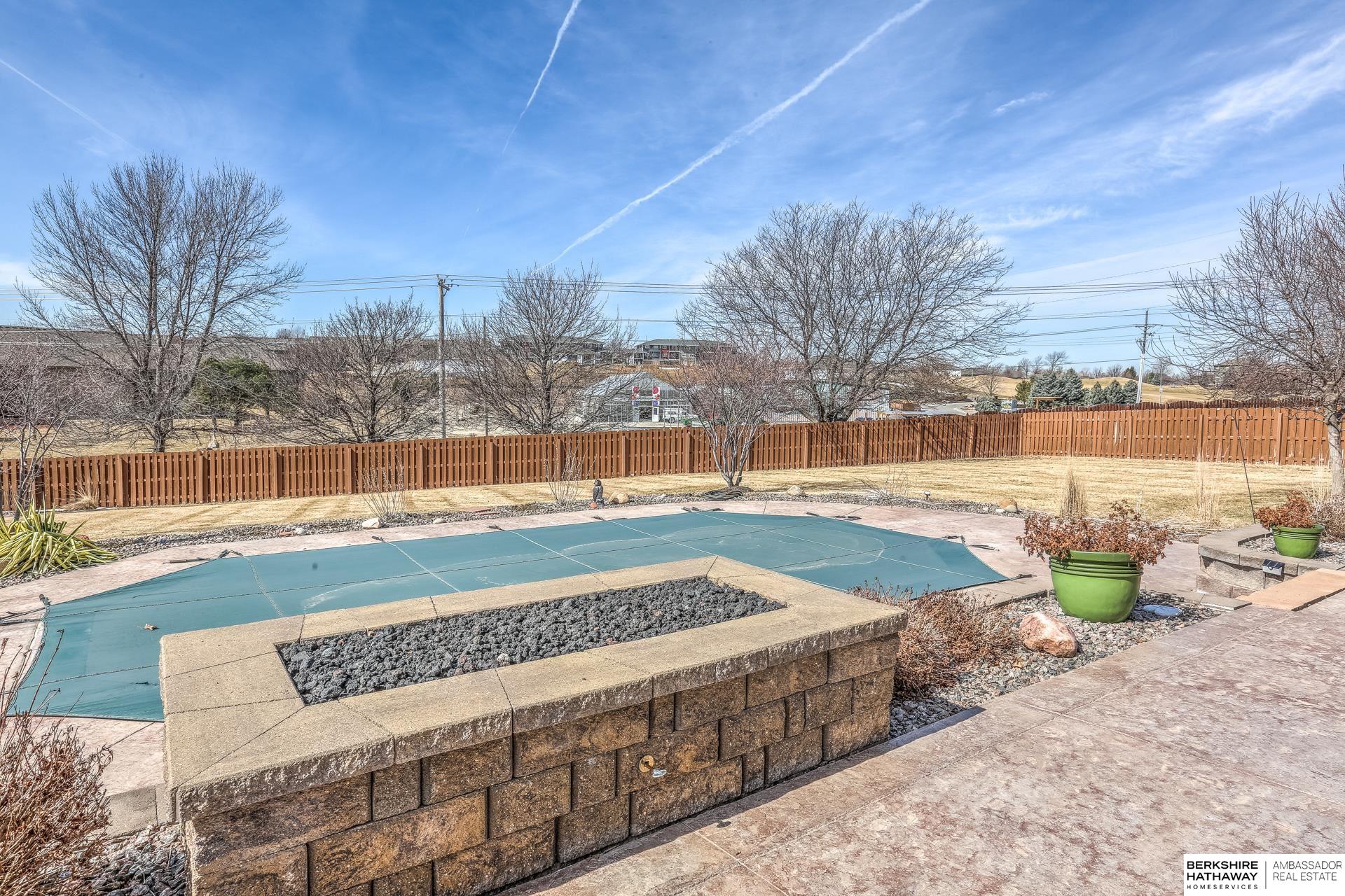 Omaha, Nebraska 68116, United States, 4 Bedrooms Bedrooms, ,3 BathroomsBathrooms,Residential,Pending,88213