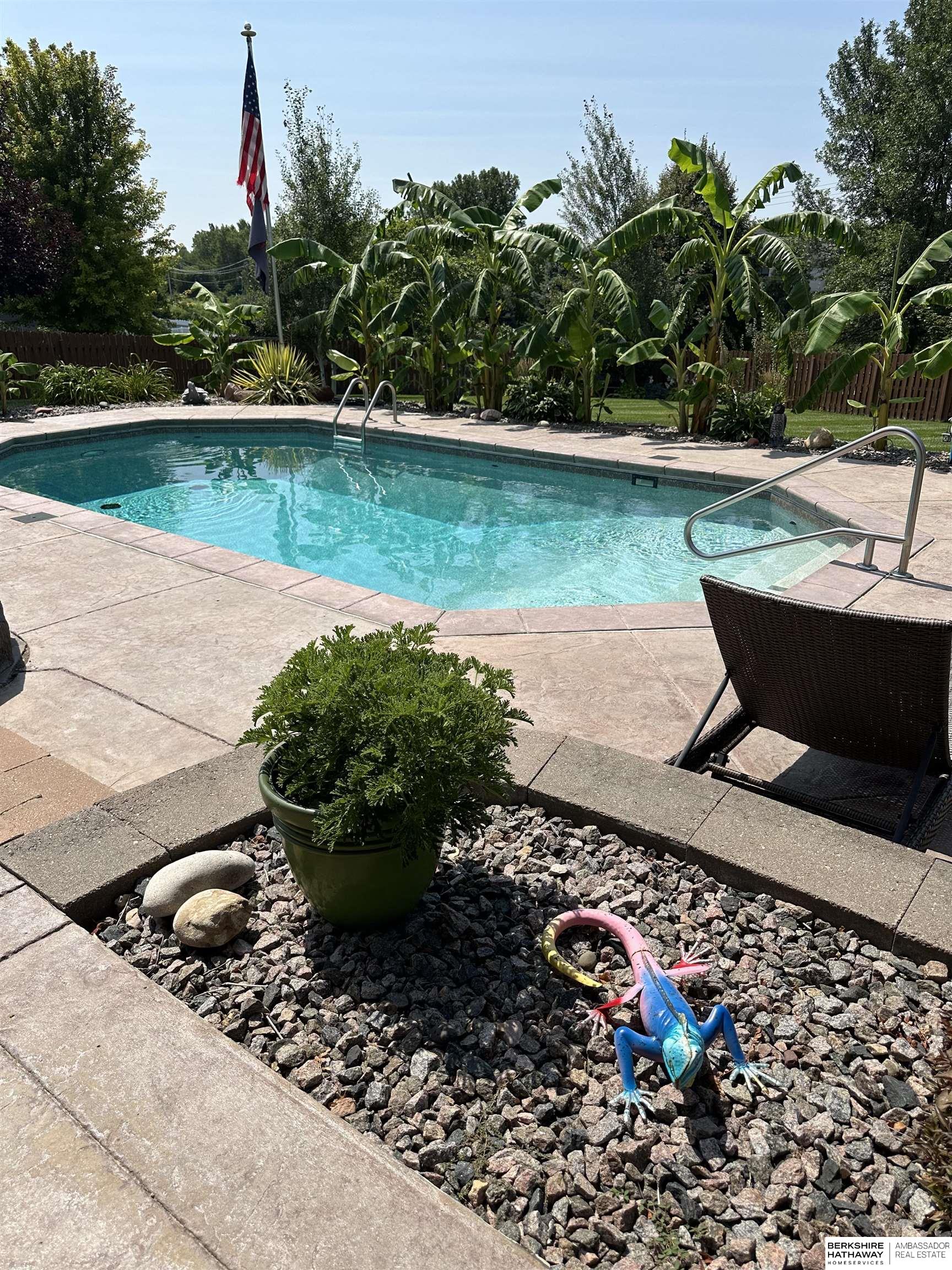 Omaha, Nebraska 68116, United States, 4 Bedrooms Bedrooms, ,3 BathroomsBathrooms,Residential,Pending,88213